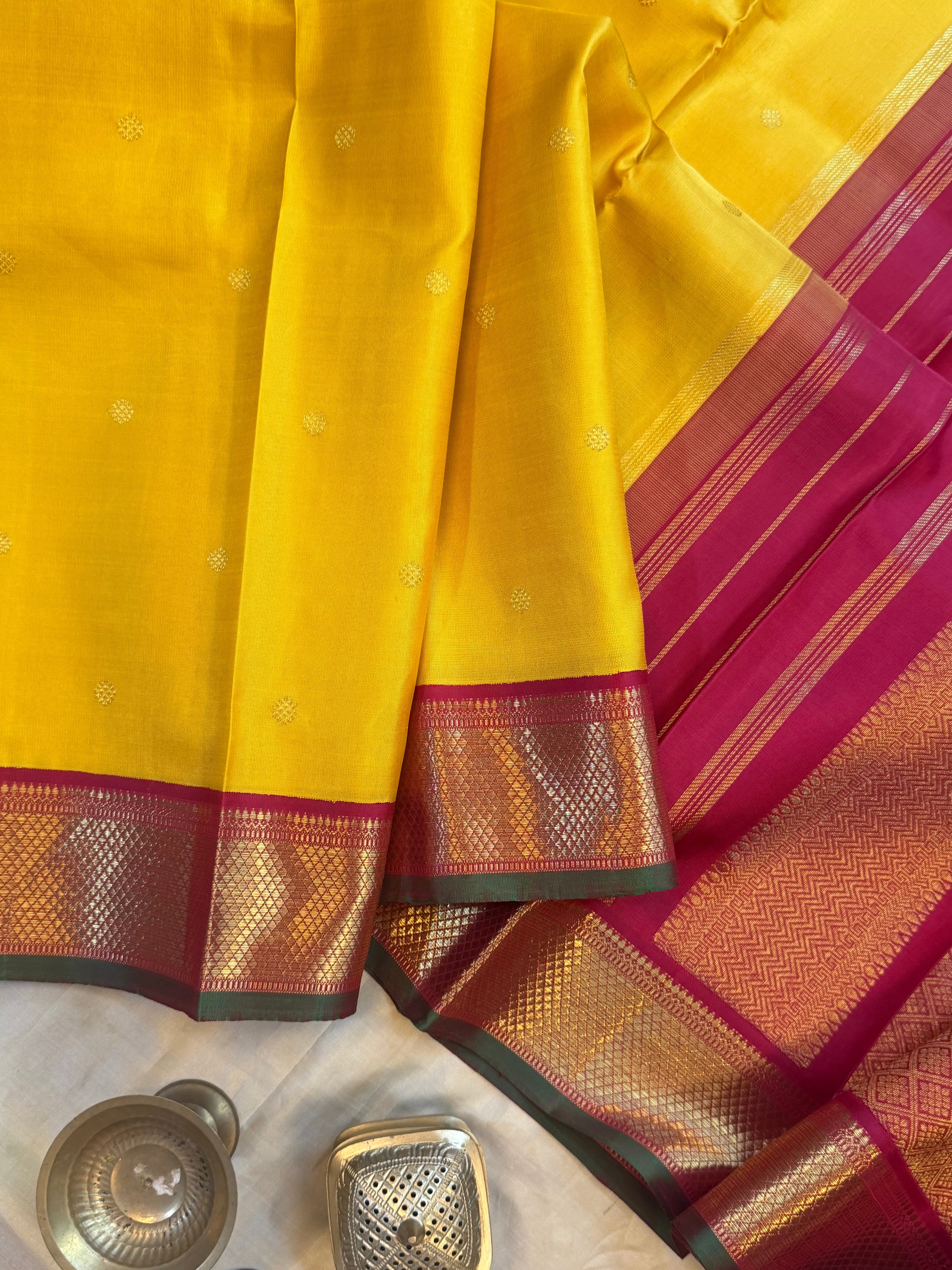 Mustard yellow Korvai. / Kanjipuram silk