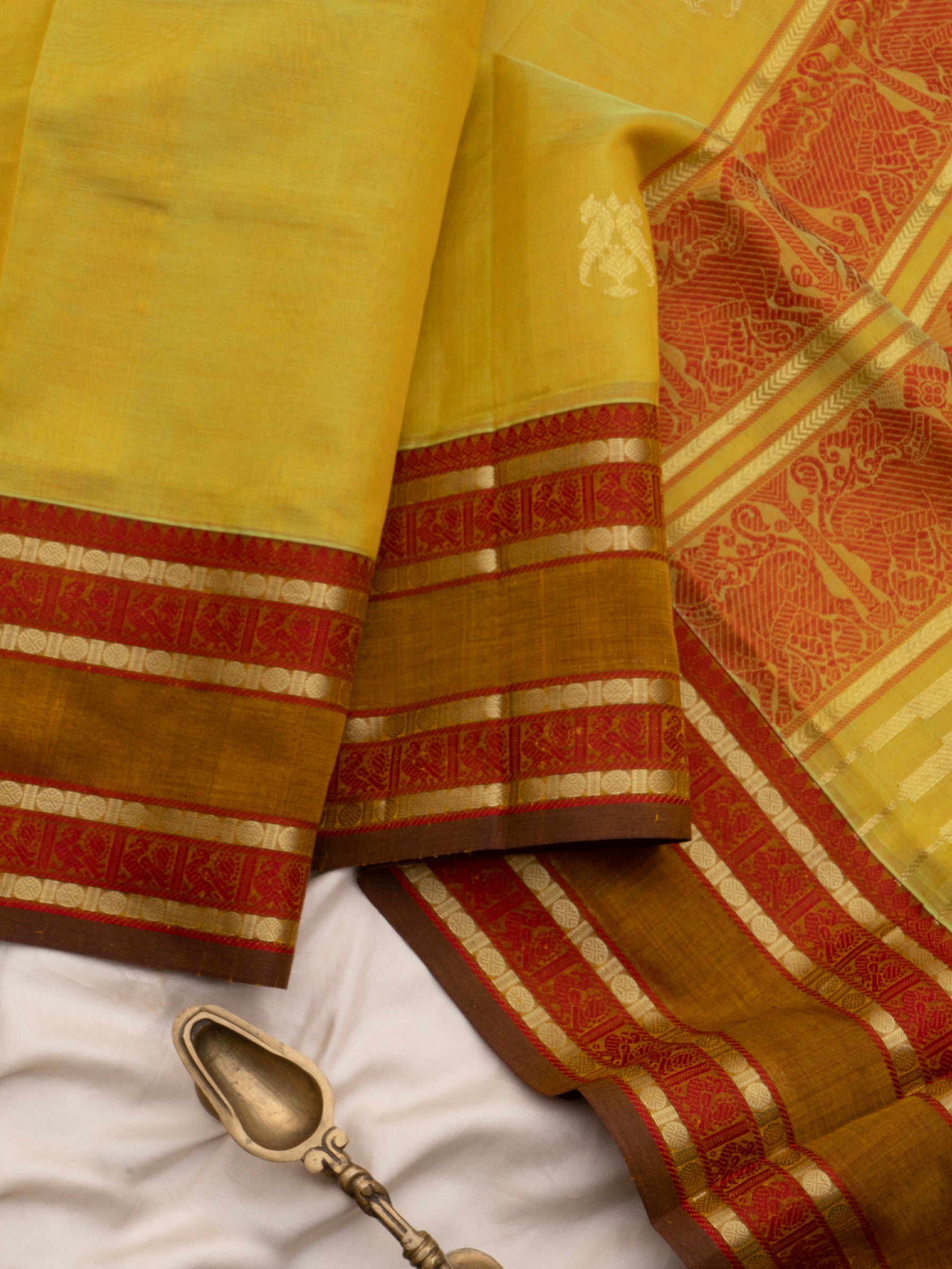 Sampanga jodi killi butta / Silk Cotton Saree CLSA10188