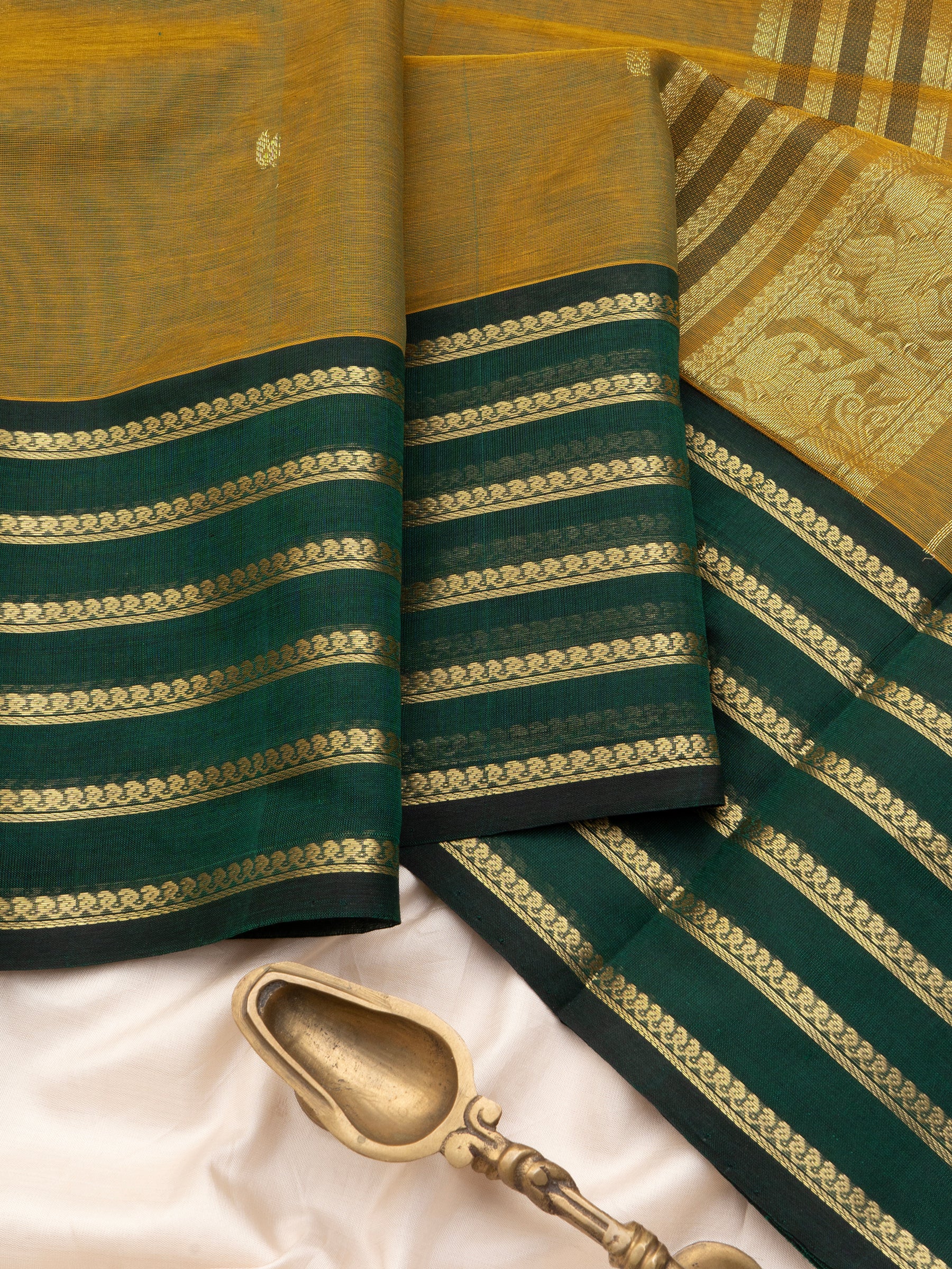 Maanthulir and green varisapet border/ Silk Cotton Saree CLSA10892