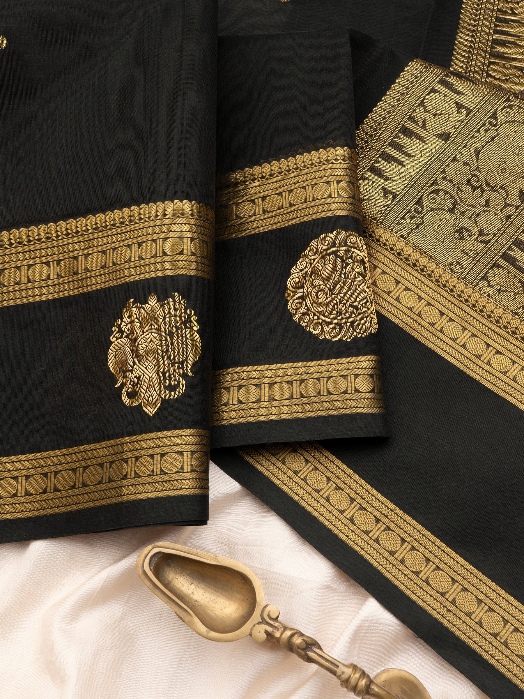 Black rettapet border butta / Silk Cotton Saree CLSA10893