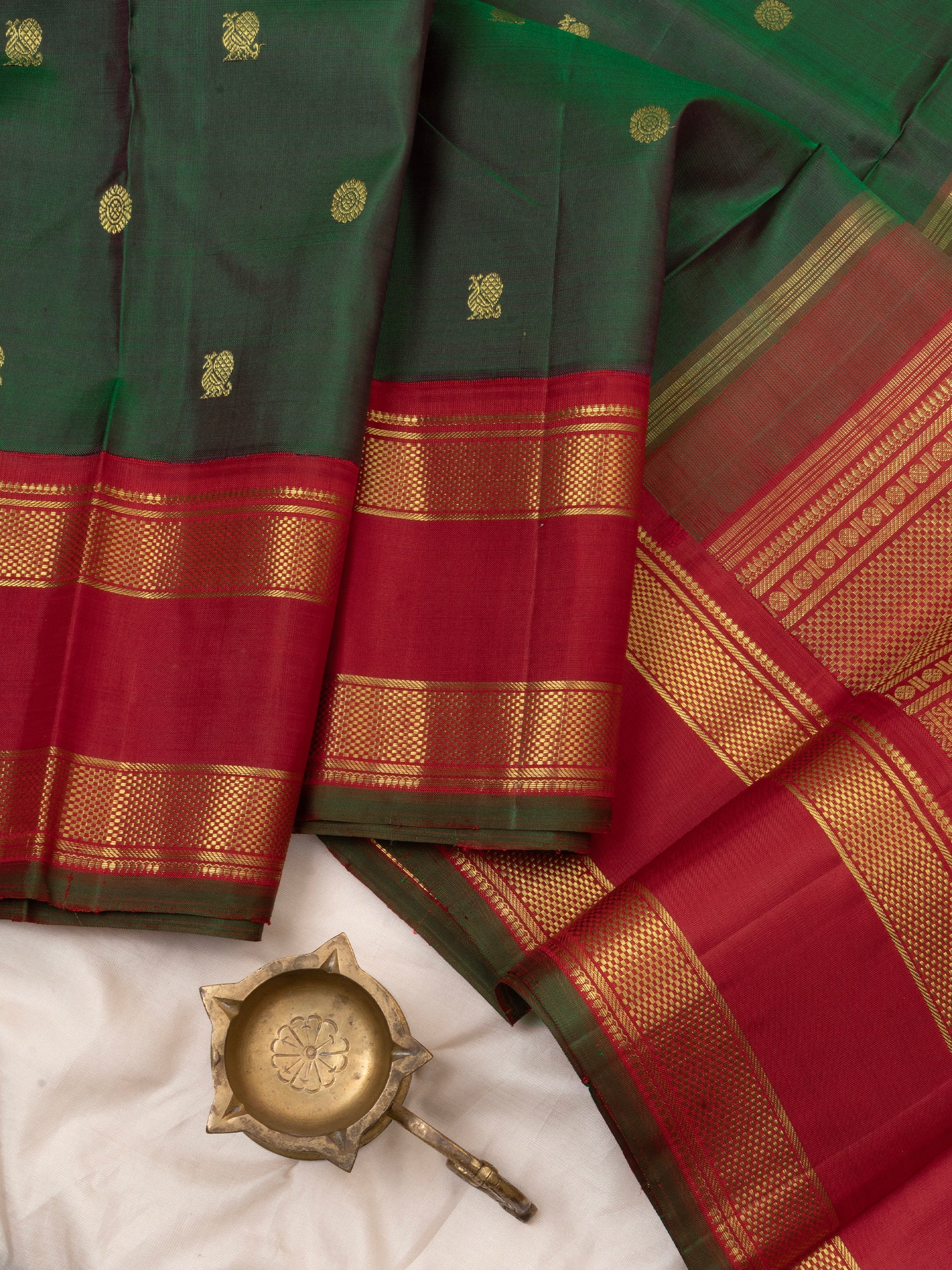 Dark green and deep red rettapet border kai korvai/ Kanjipuram silk Saree CLSA207