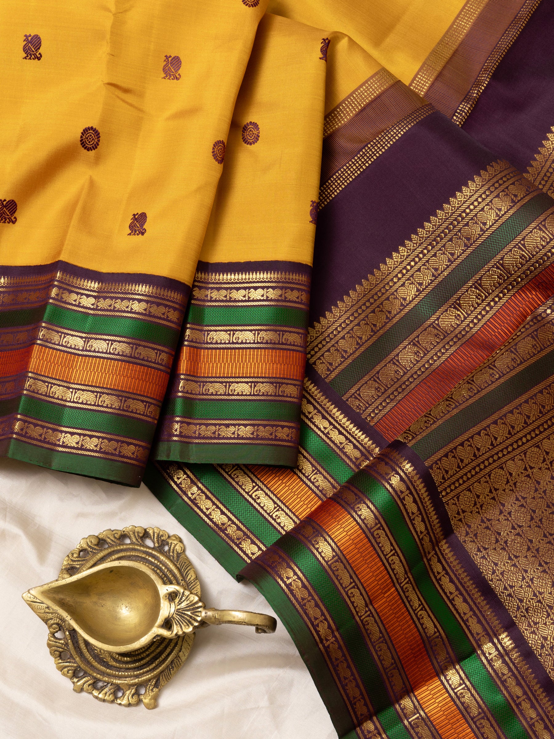 Pumpkin yellow varisapet border kai korvai/ Kanjipuram Silk Saree CLSA4906