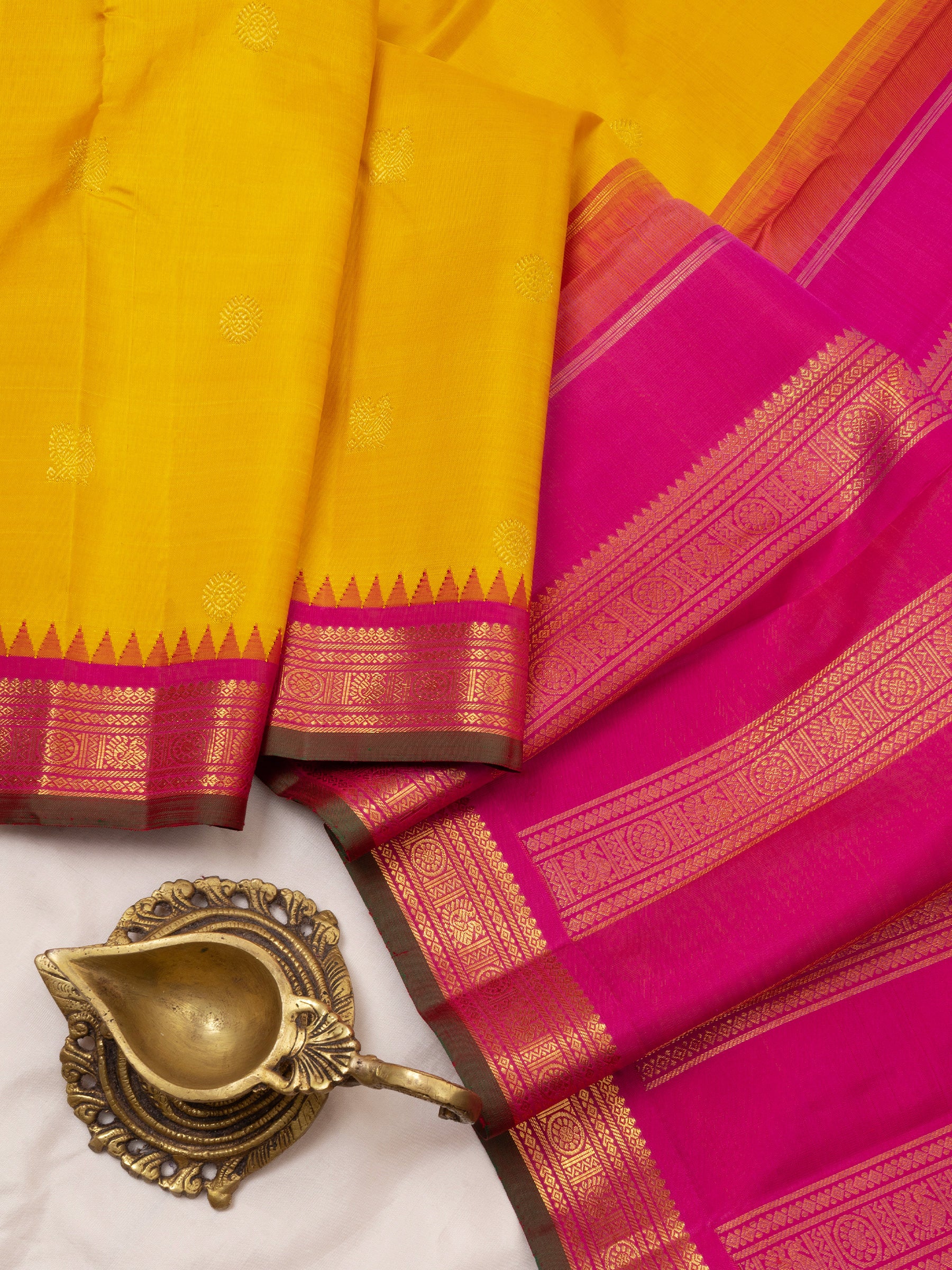 Manjal and pink small border kai korvai/ Kanjipuram Silk Saree CLSA4975