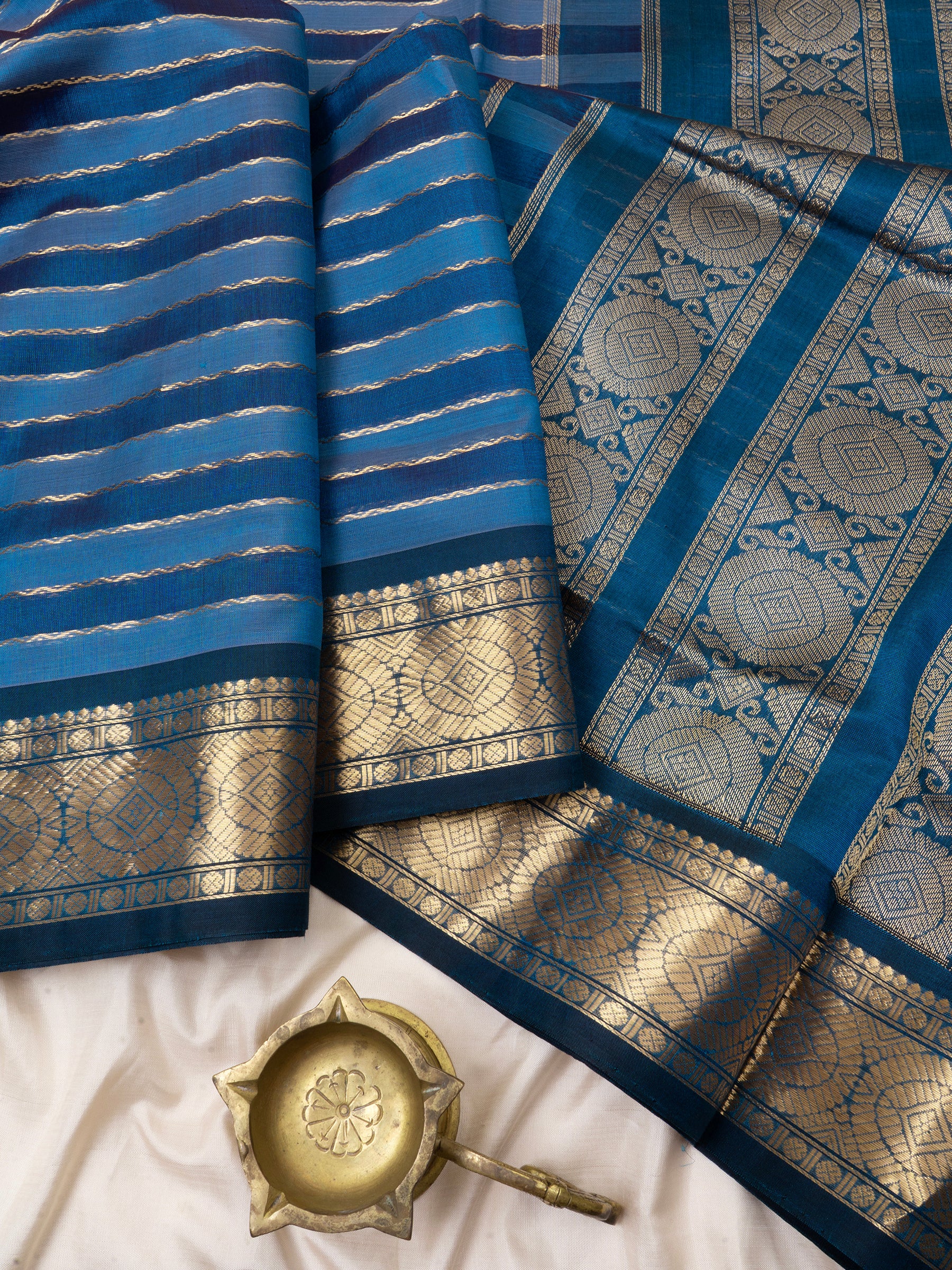 Blue vintage veldhari / Silk Cotton Saree CLSA5988