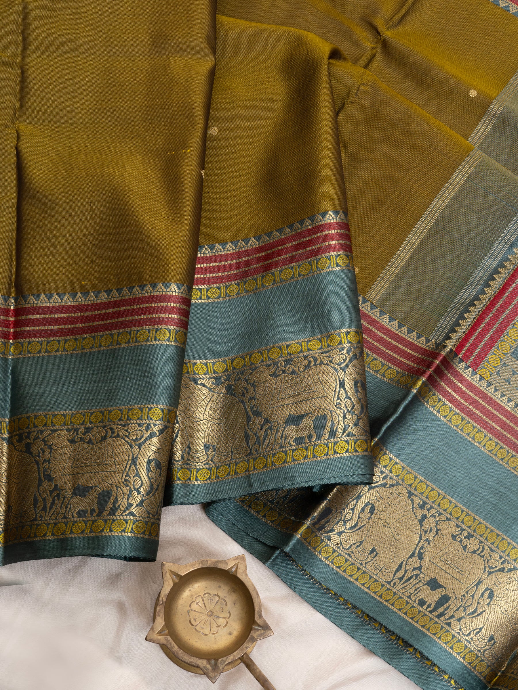 Mustard shot green unique pallu/ Special Edition Silk CLSA6950