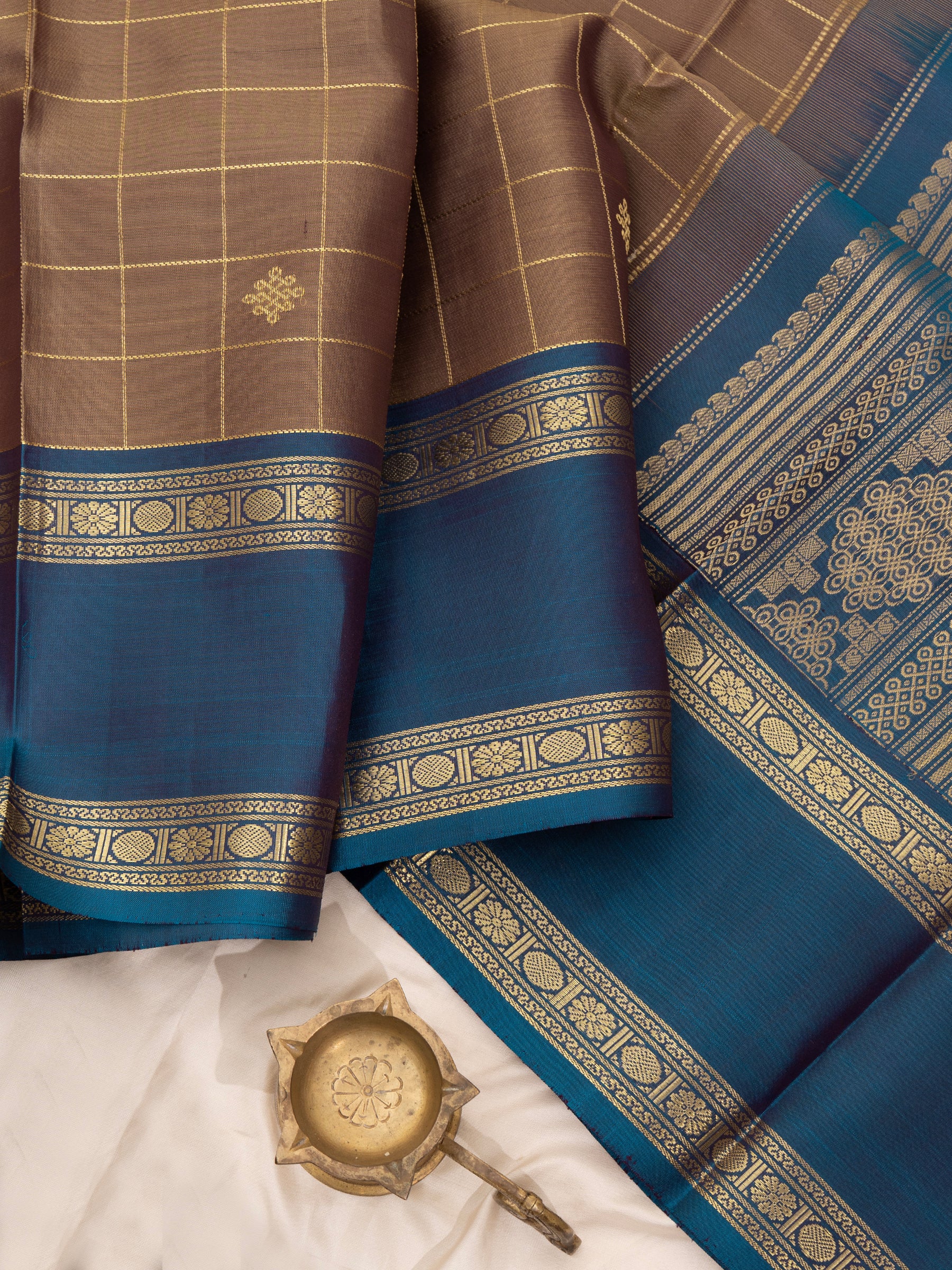 Chikoo kattam kolam butta and teal blue theerr pallu / Special Edition Silk CLSA8361