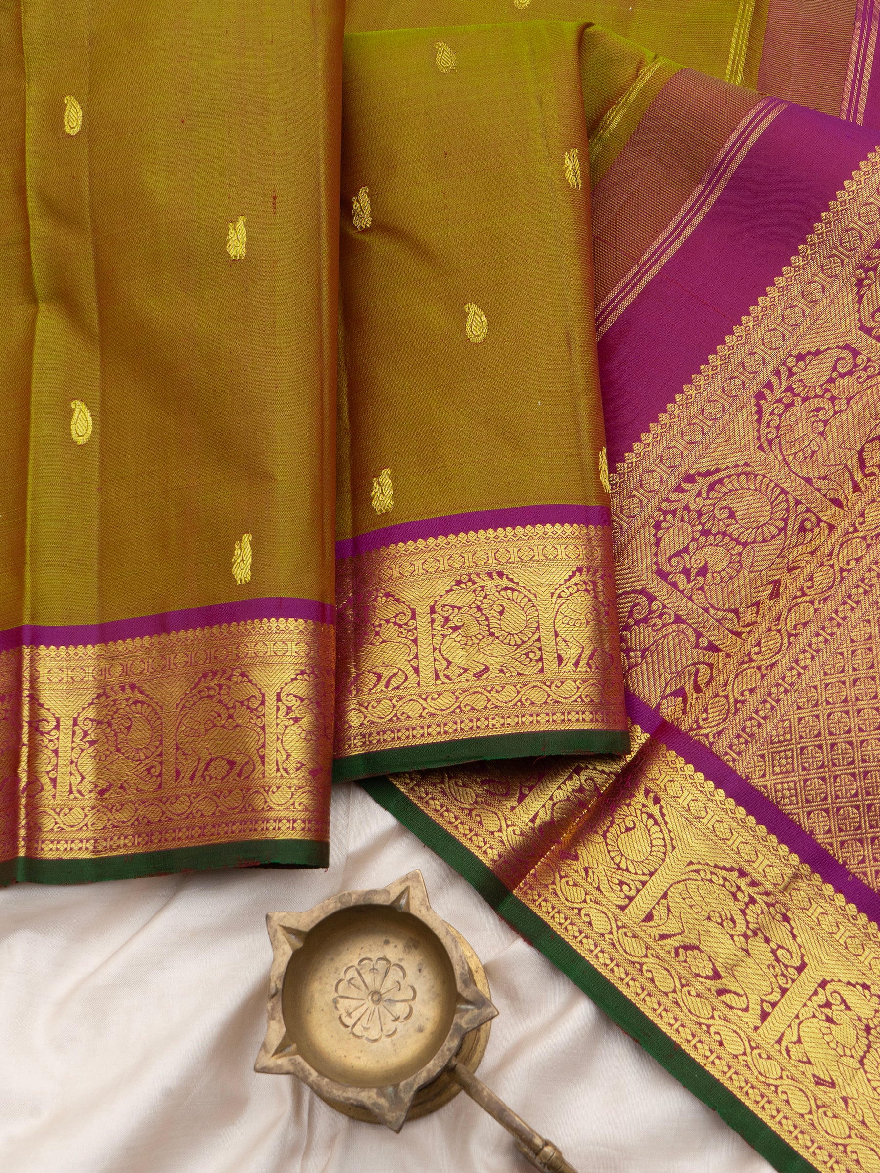 Mehandi green and deep pink / Arani Silk Saree CLSA9039