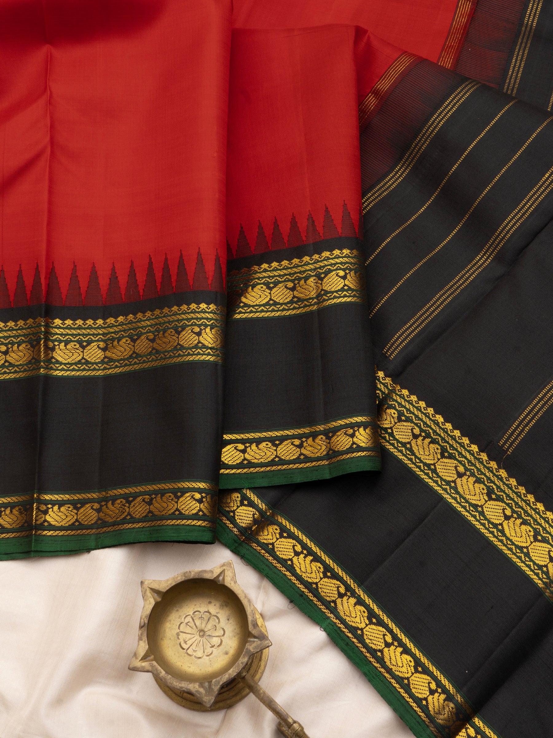 Deep red and black korvai 1/ Arani Silk Saree CLSA9053