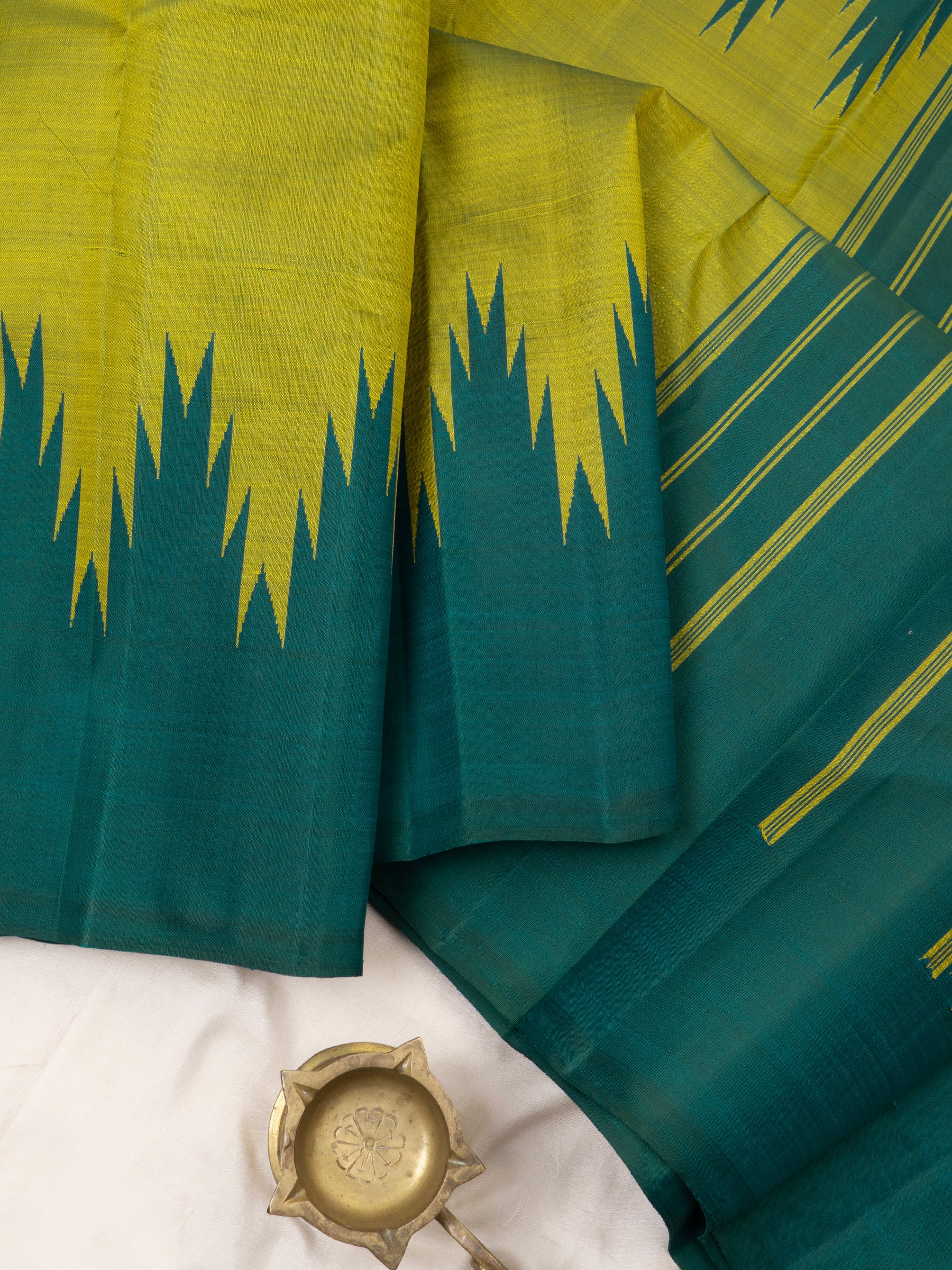 Green thazhamboo Rekku / Arani Silk Saree CLSA9377