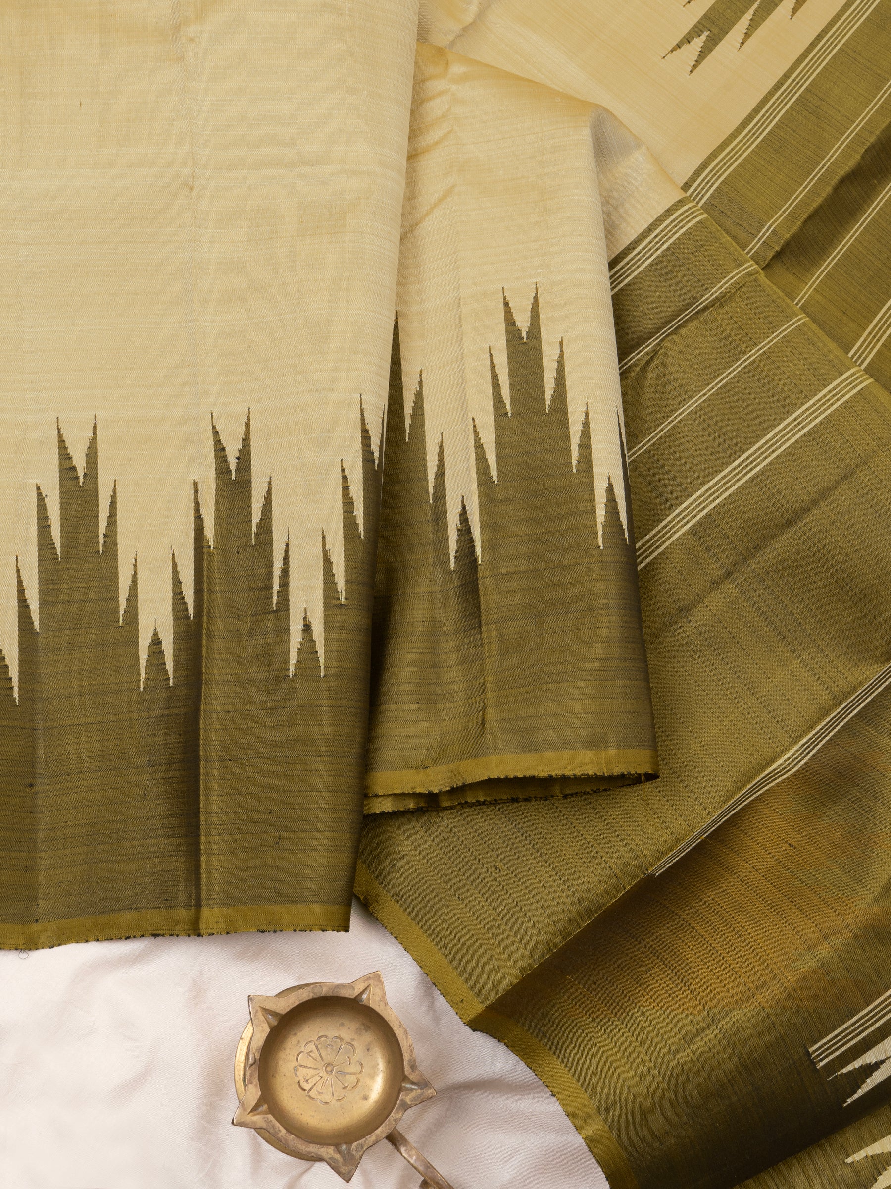 Temple Border Arani Silk Saree CLSA9379