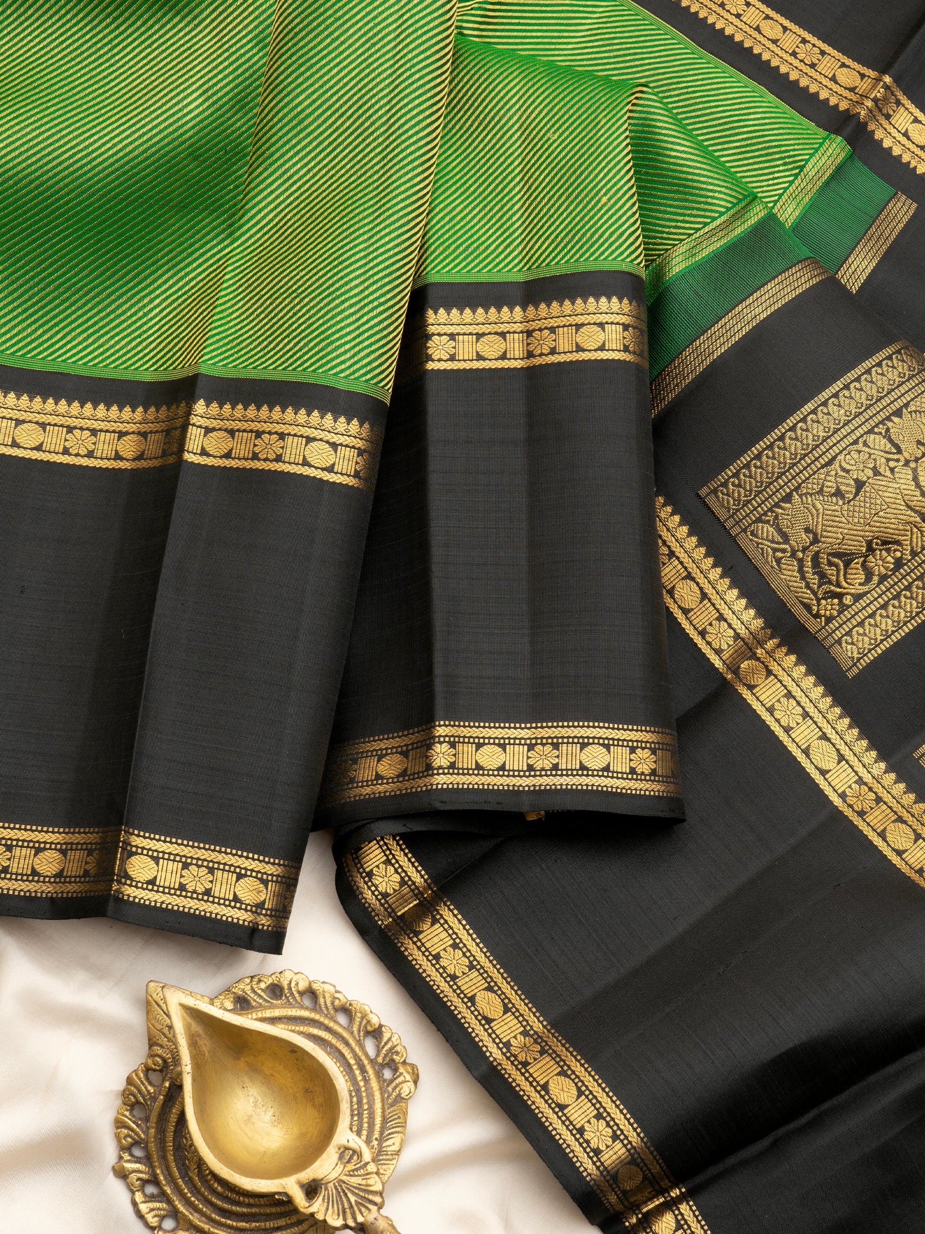 Green Lehariya Thread work Kanjipuram Silk Saree CLSA9463