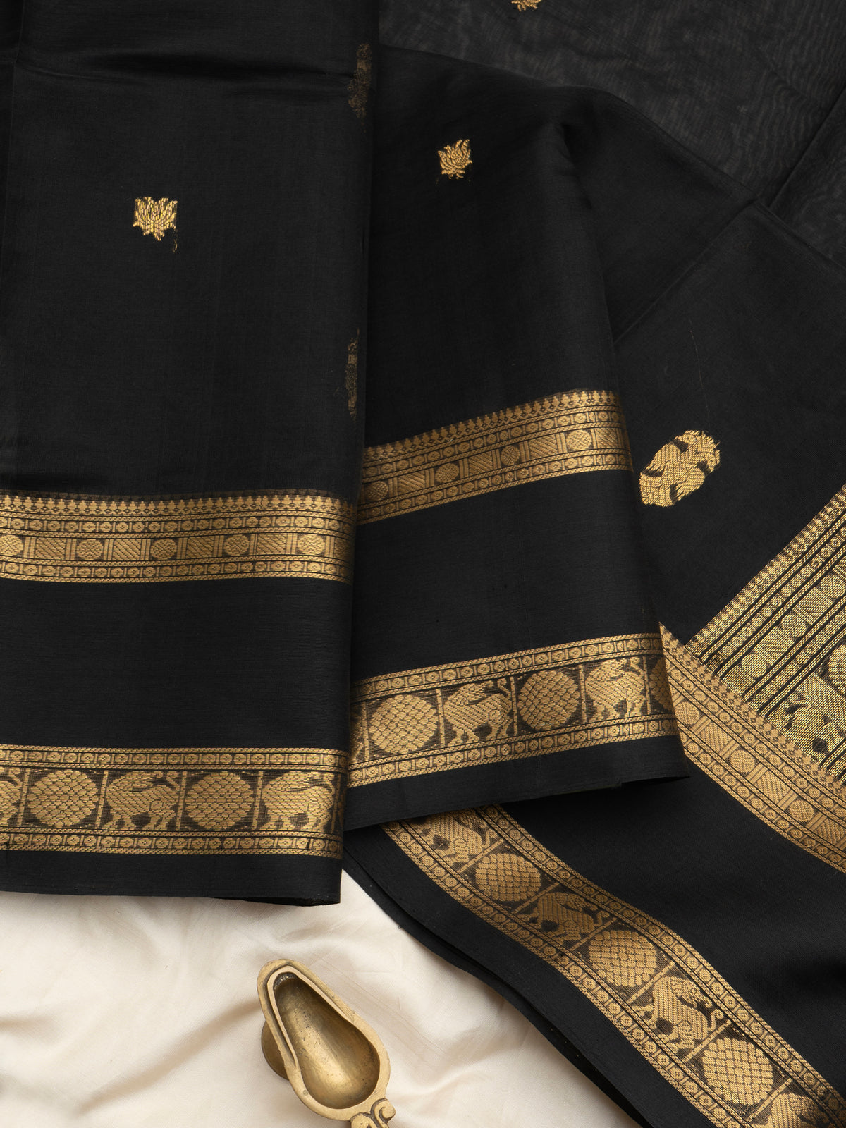 Black body lotus and irutalaipakshi butta/Silk Cotton Saree CLSA9539