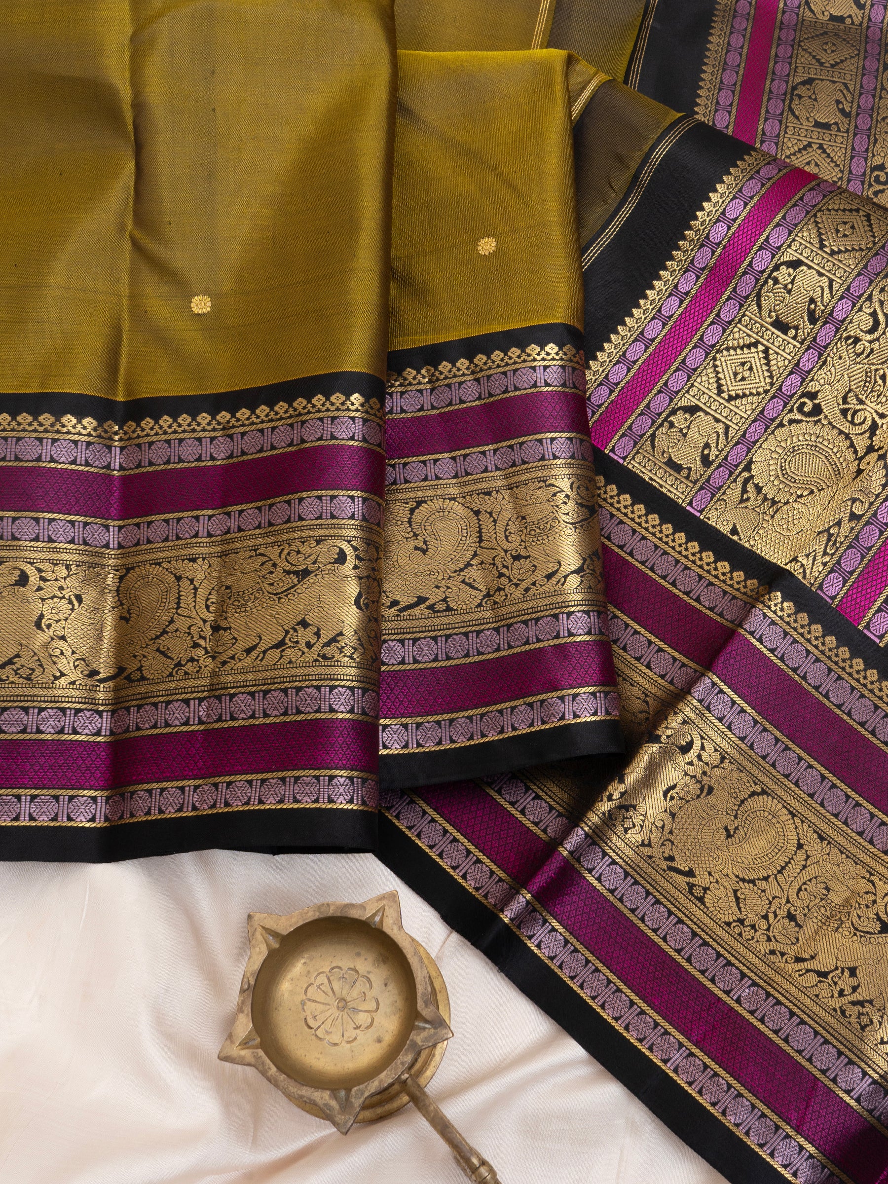 Vendhayam manjal and black unique pallu /Special Edition Silk CLSA9837