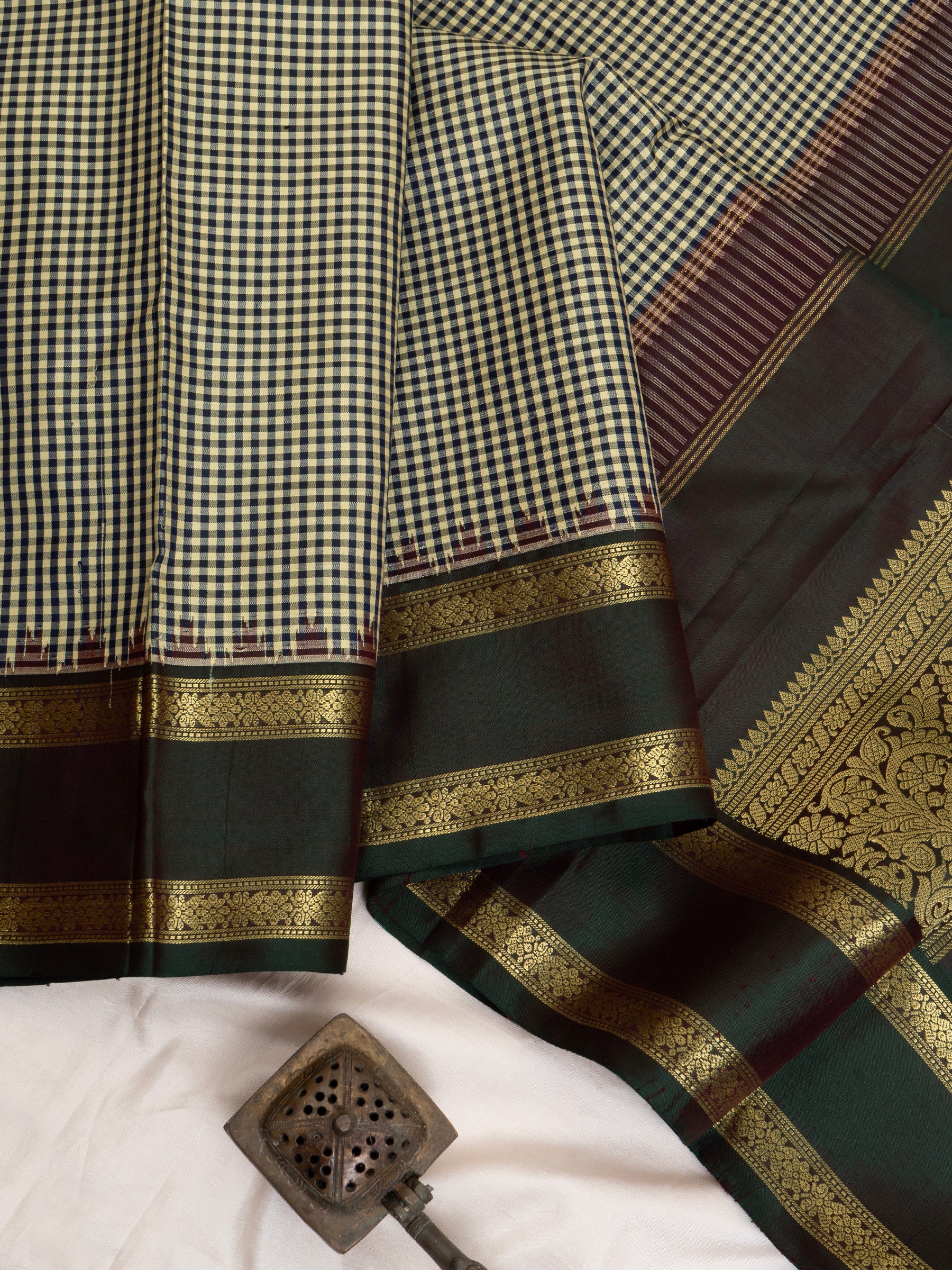 Offwhite and green checks rettapet border/ Special Edition Silk CLSA9849