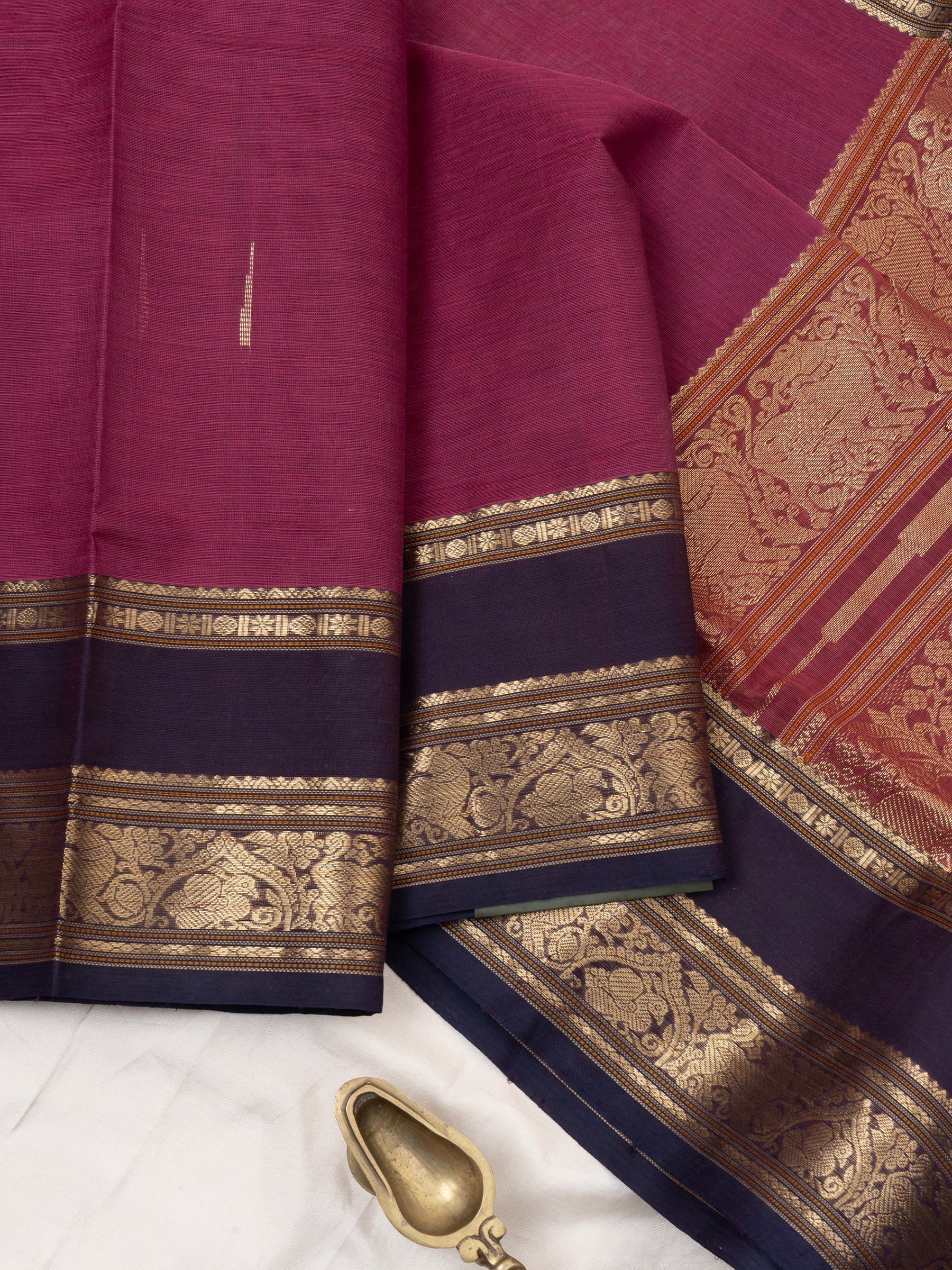 Magenta pink malli moggu - unique pallu / Silk Cotton Saree CLSA9702