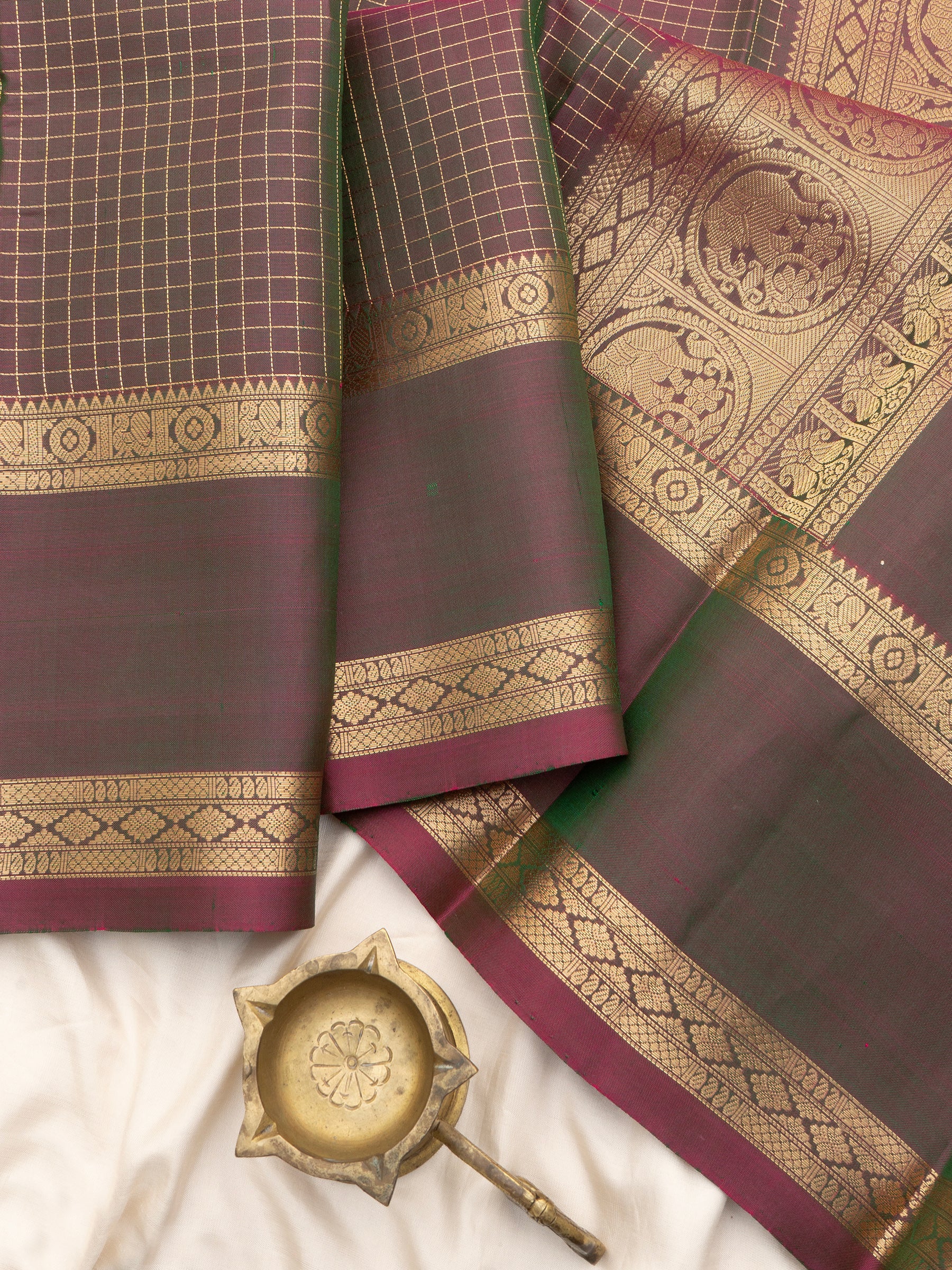 Maanthulir shot pink rettapet border and unique pallu / Special Edition Silk CLSA6919