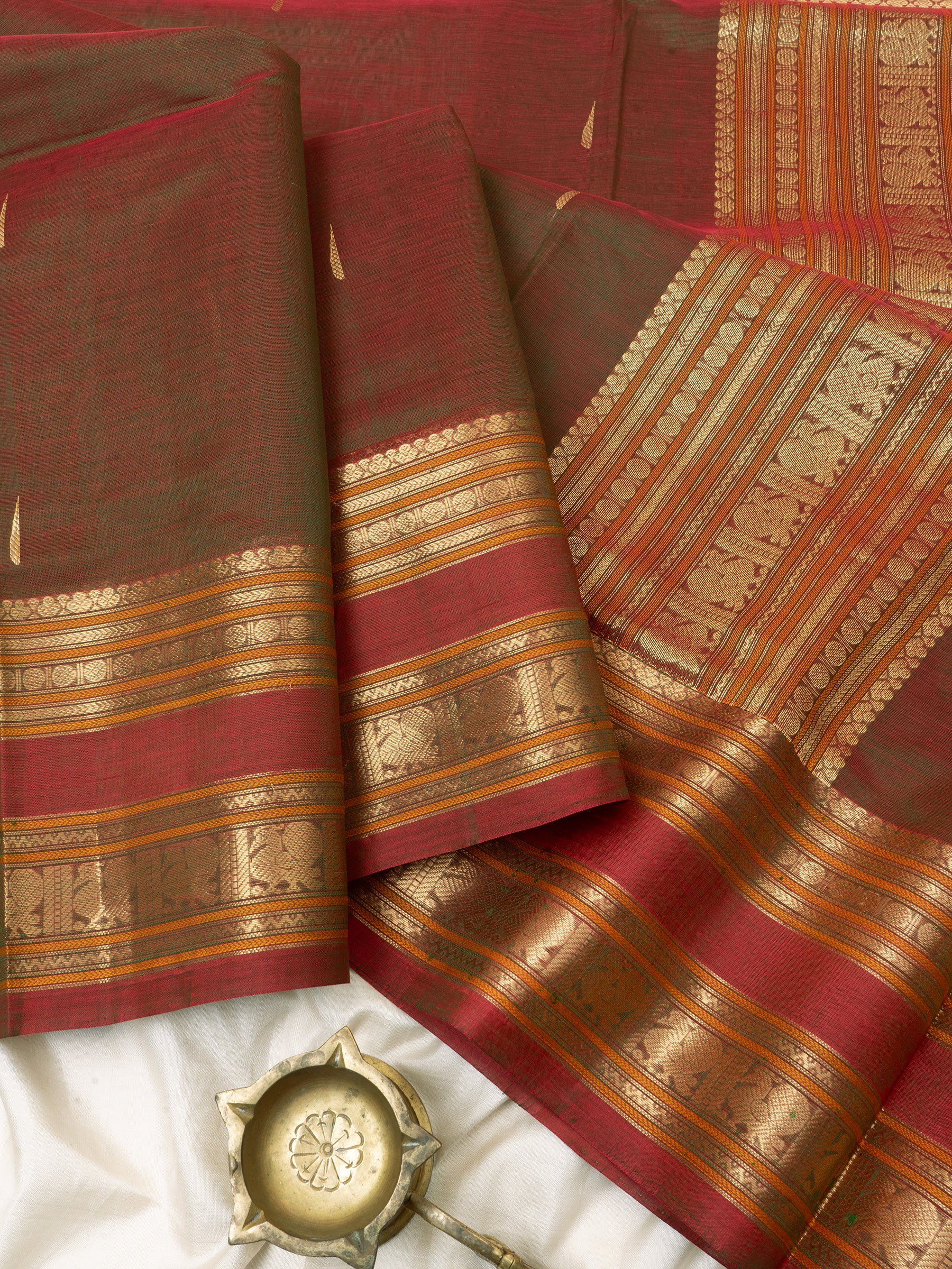 Maanthulir malli moggu/ Silk Cotton