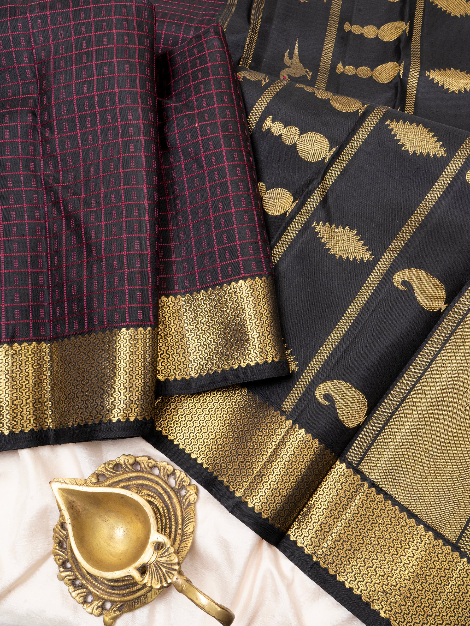 Black and red lakshambutta /Kanjivaram Silk Saree CLSA5006