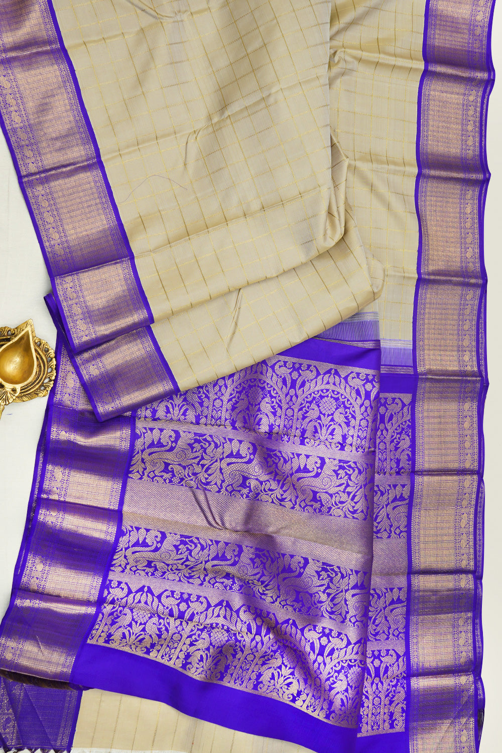 Creme zari kattam korvai / kanjipuram silk