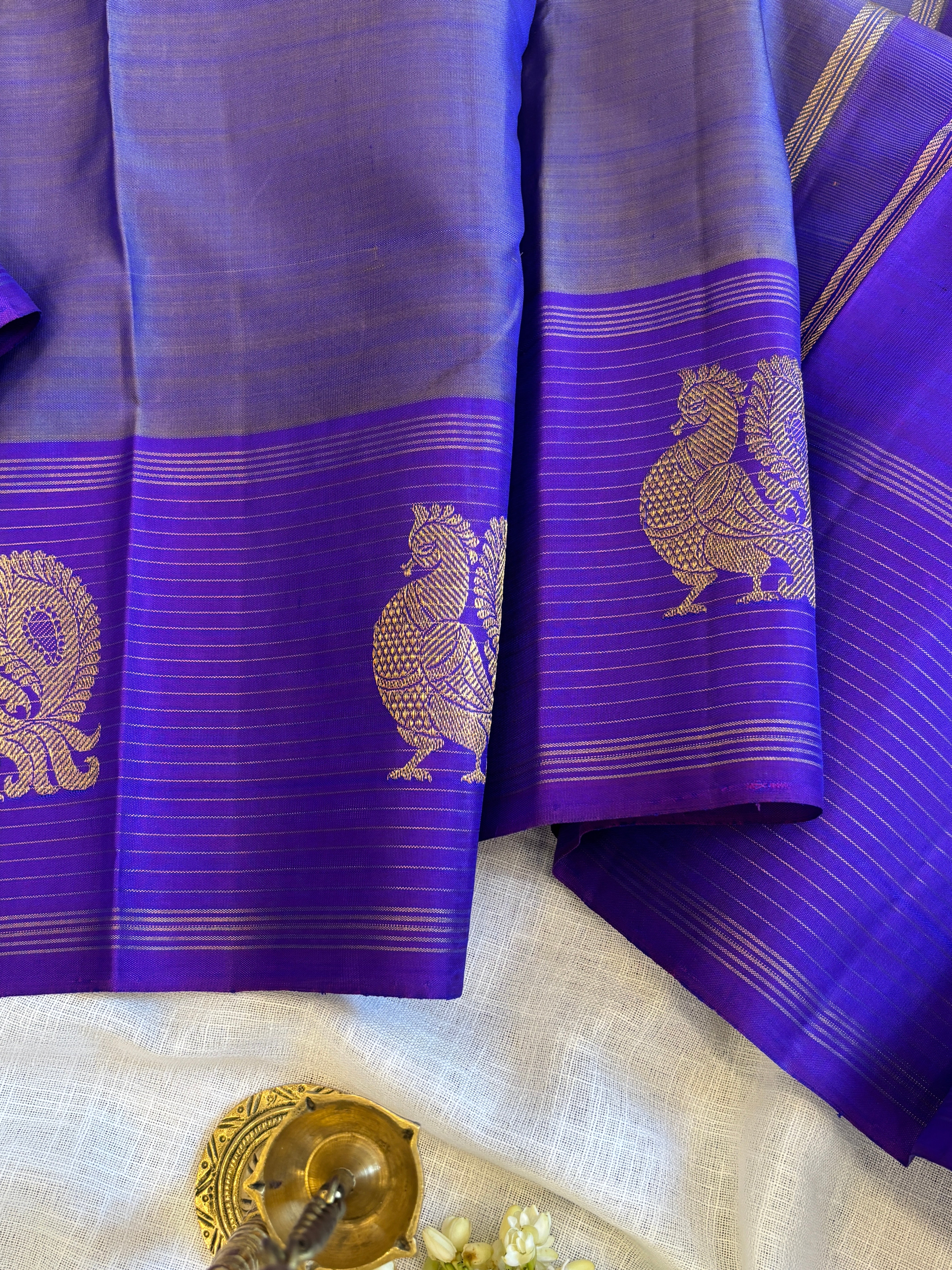 Lavender shot purple border butta / kanjipuram silk saree