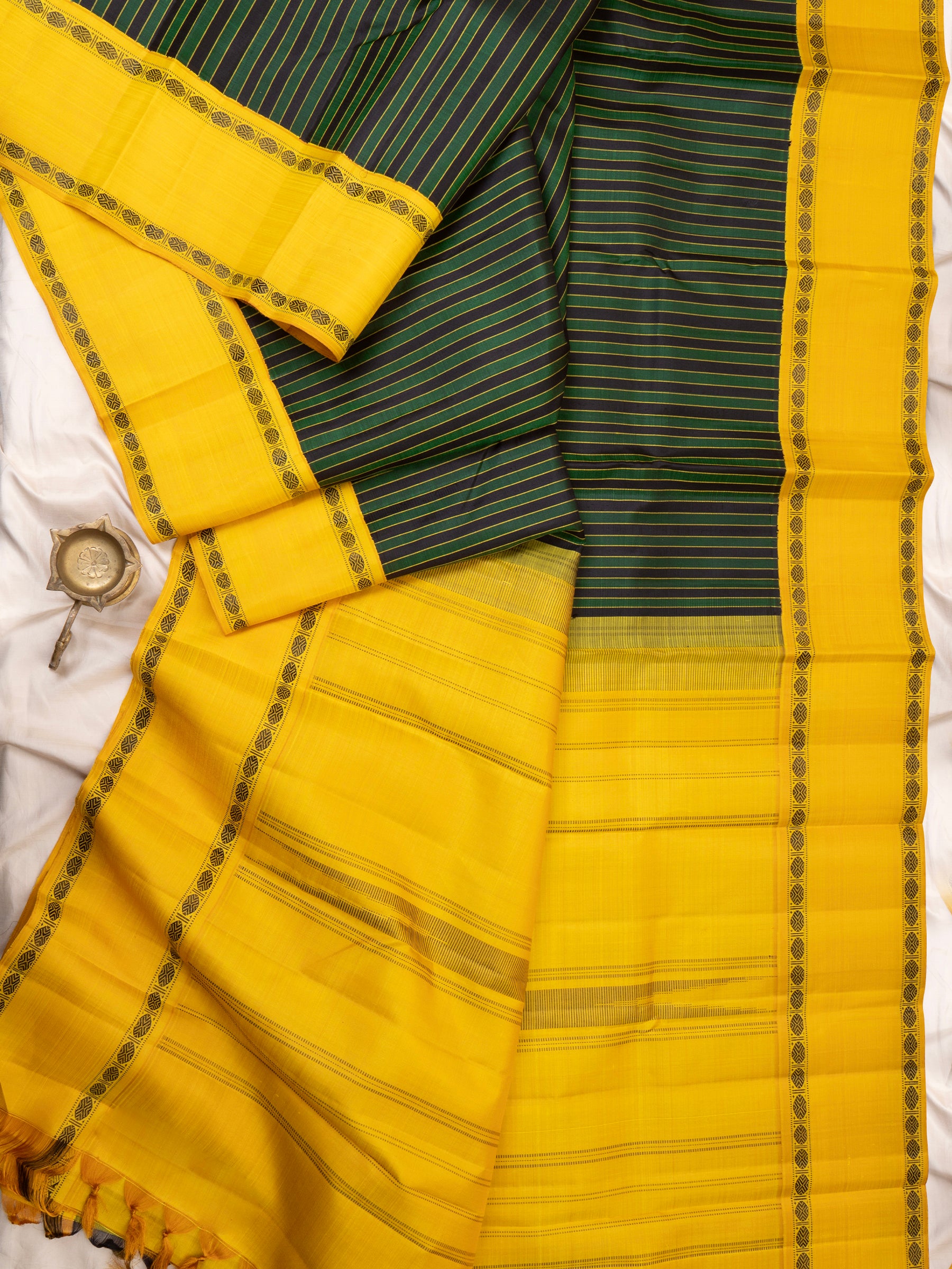 Vintage vaalapoo savuku / Arani Silk Saree CLSA9382