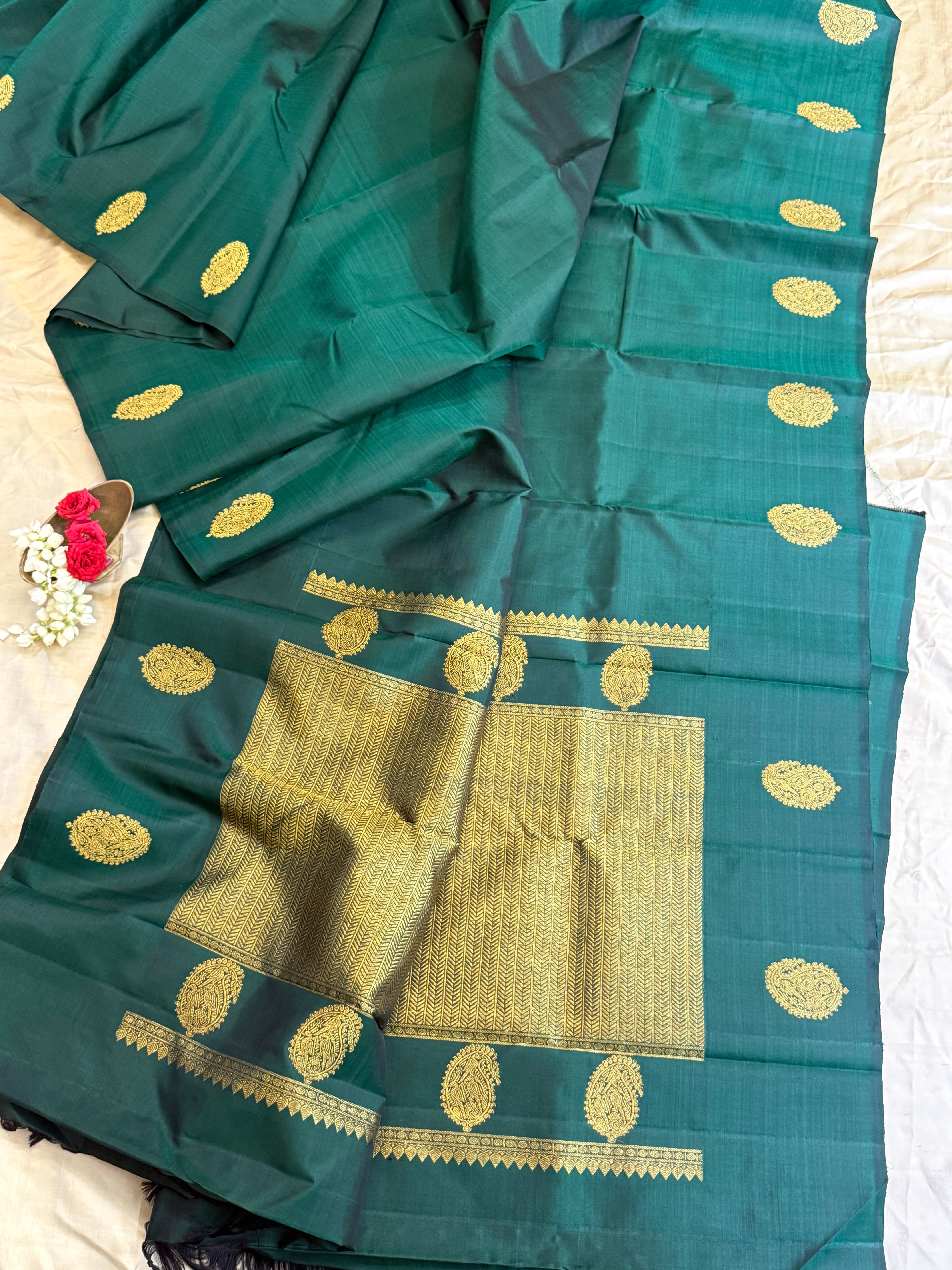 Dark green manga border butta / Arani silk