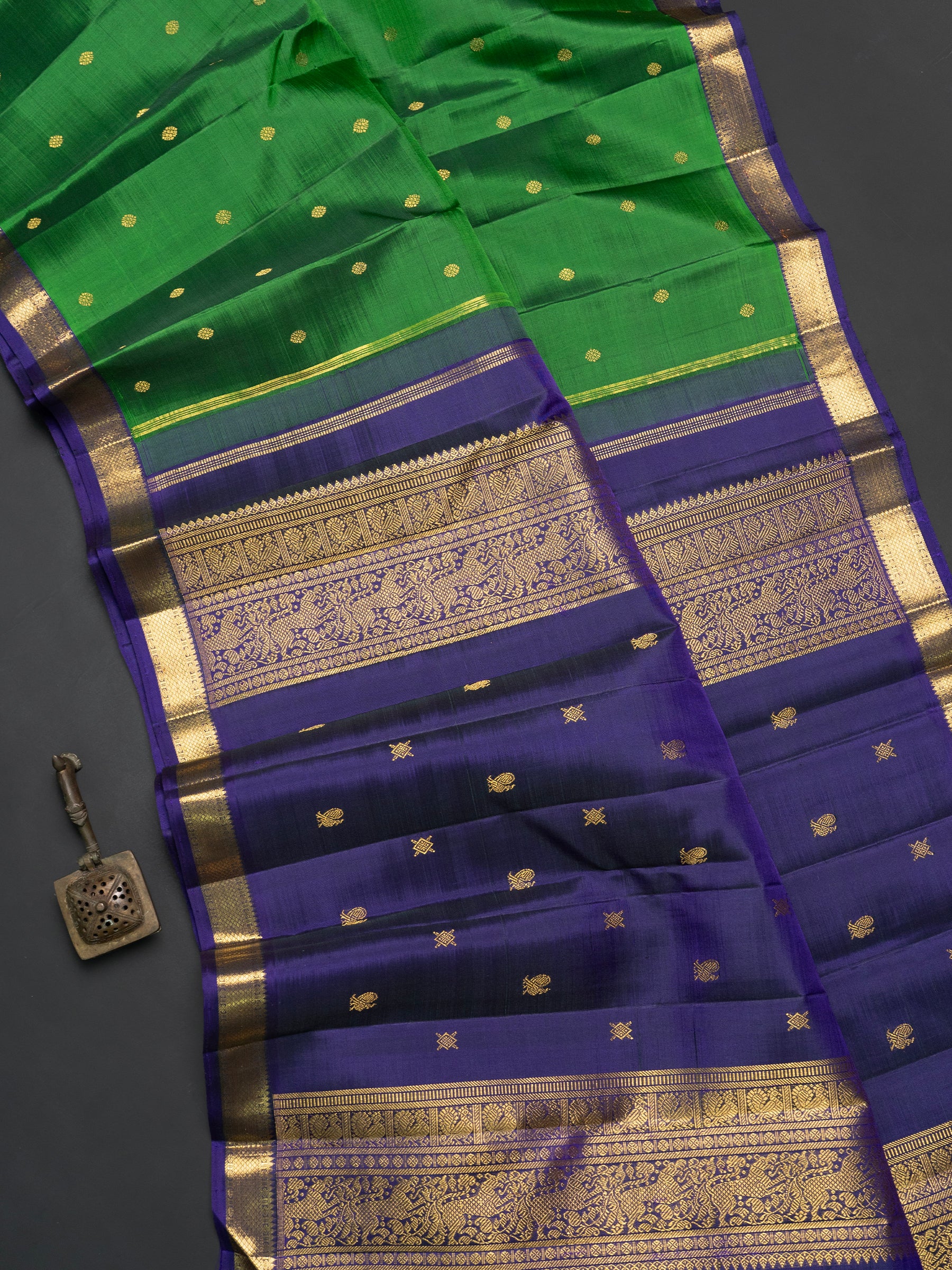Green small border Kanjipuram Saree CLSA10005