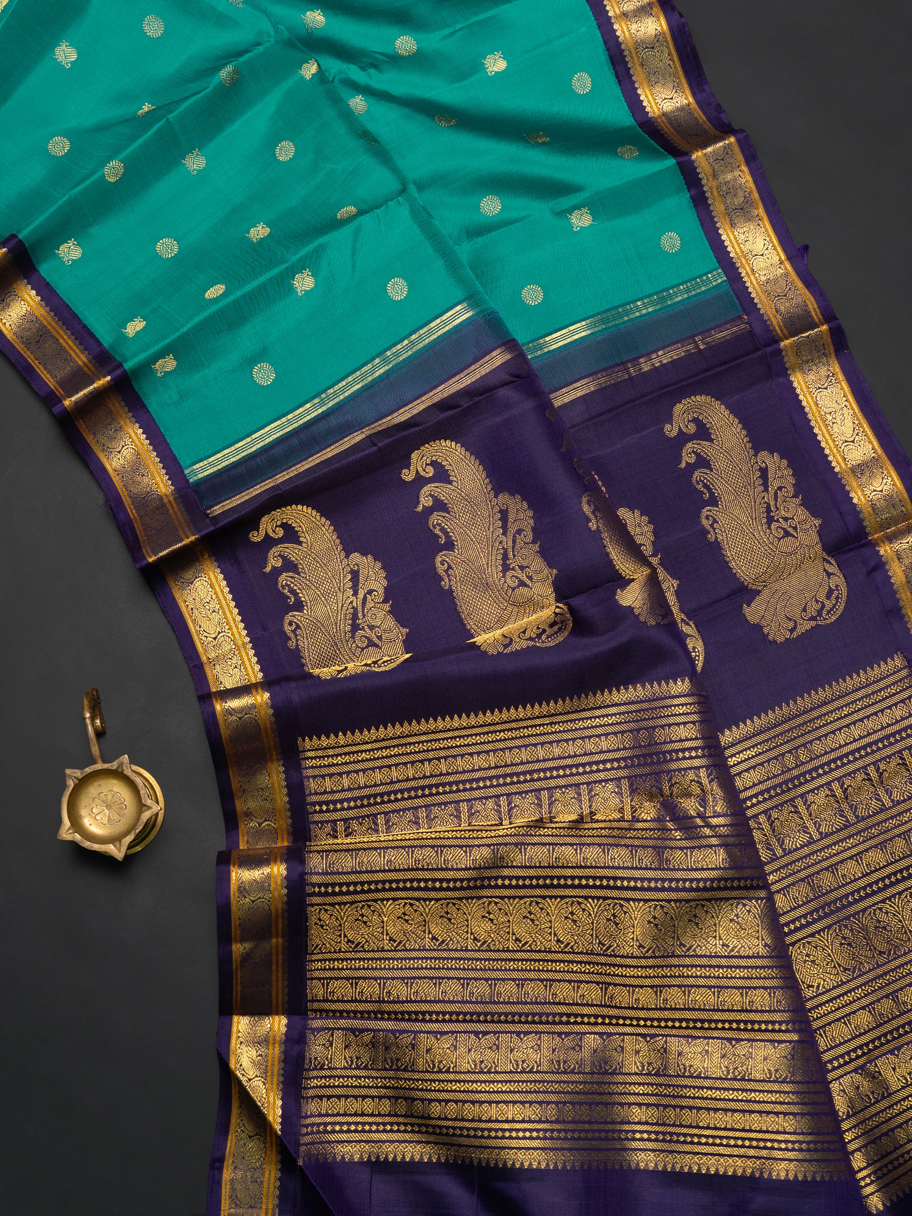 Rama green and navy blue kai korvai unique pallu /Kanjipuram Saree CLSA10049