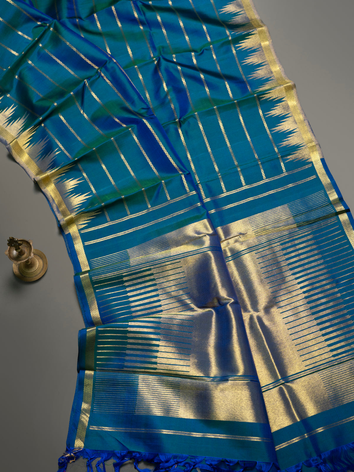 Mayilkazhuthu veldhari and 8 kol temple / Kanjipuram Silk Saree CLSA1024