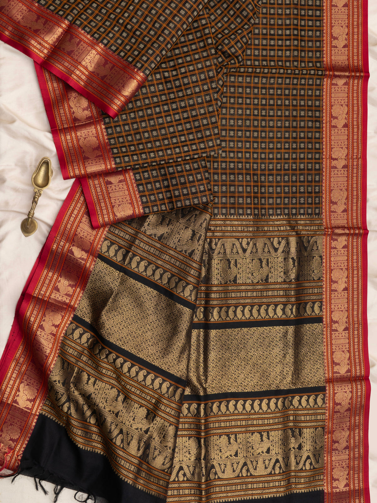 Black lakshambutta/Silk Cotton Saree CLSA10269