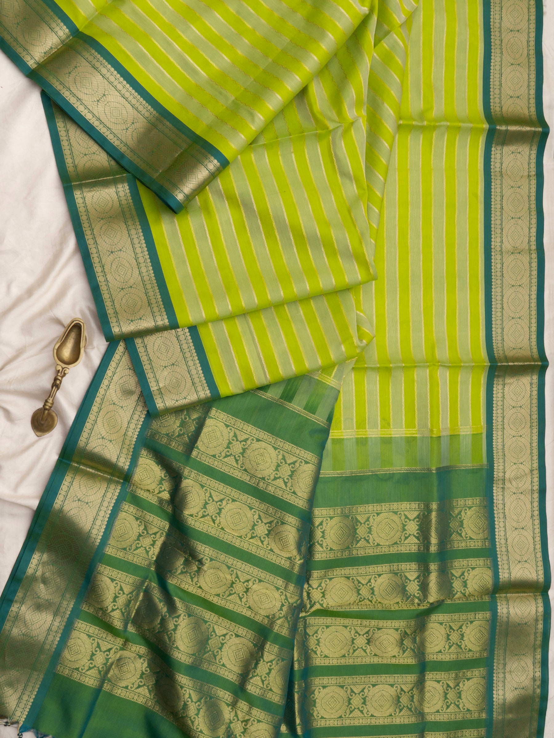 Lemon green and dark green veldhari/ Silk Cotton Saree CLSA10295