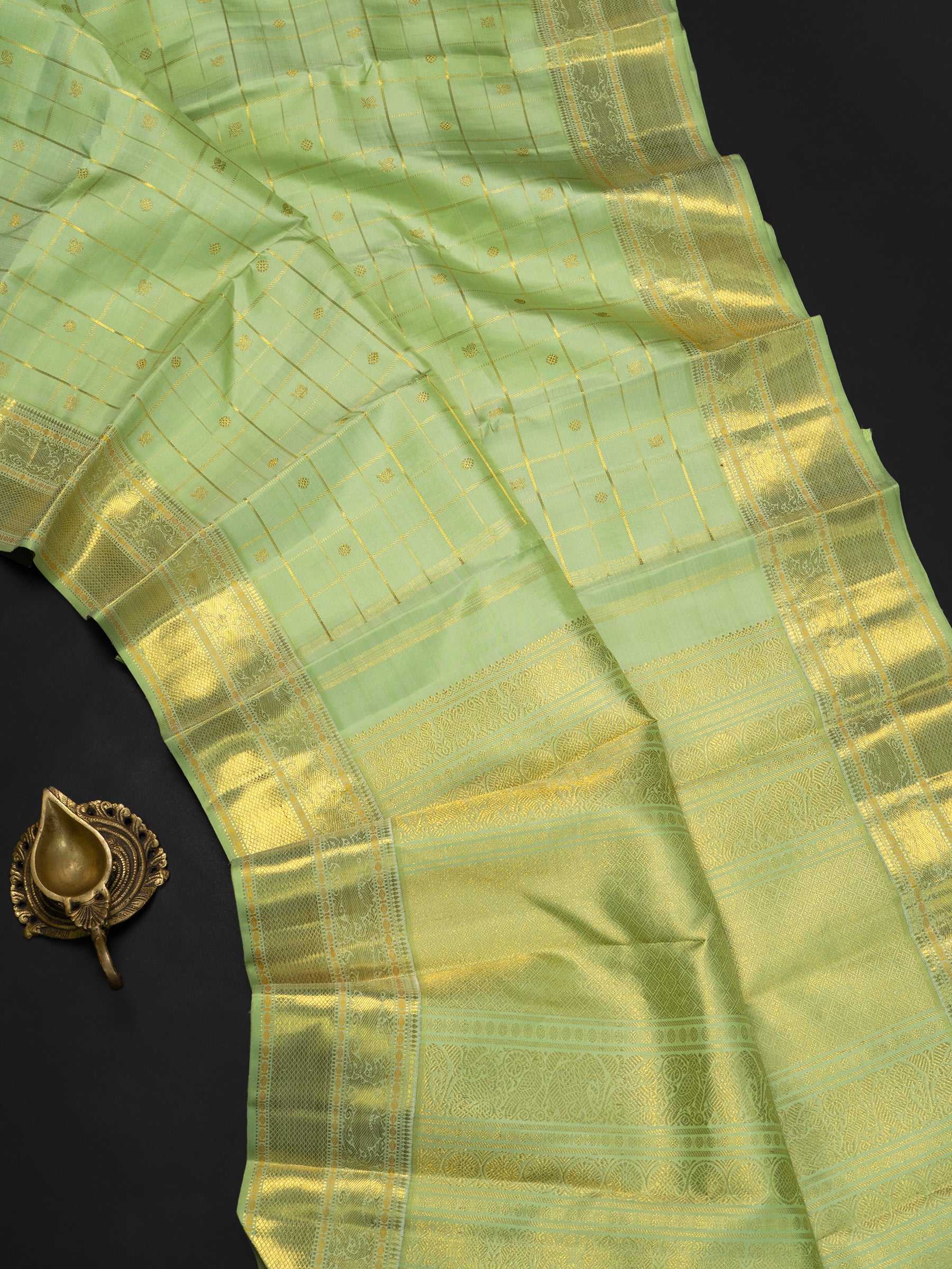 Elakai green Zari Kattam / Kanjipuram Silk Saree CLSA10386