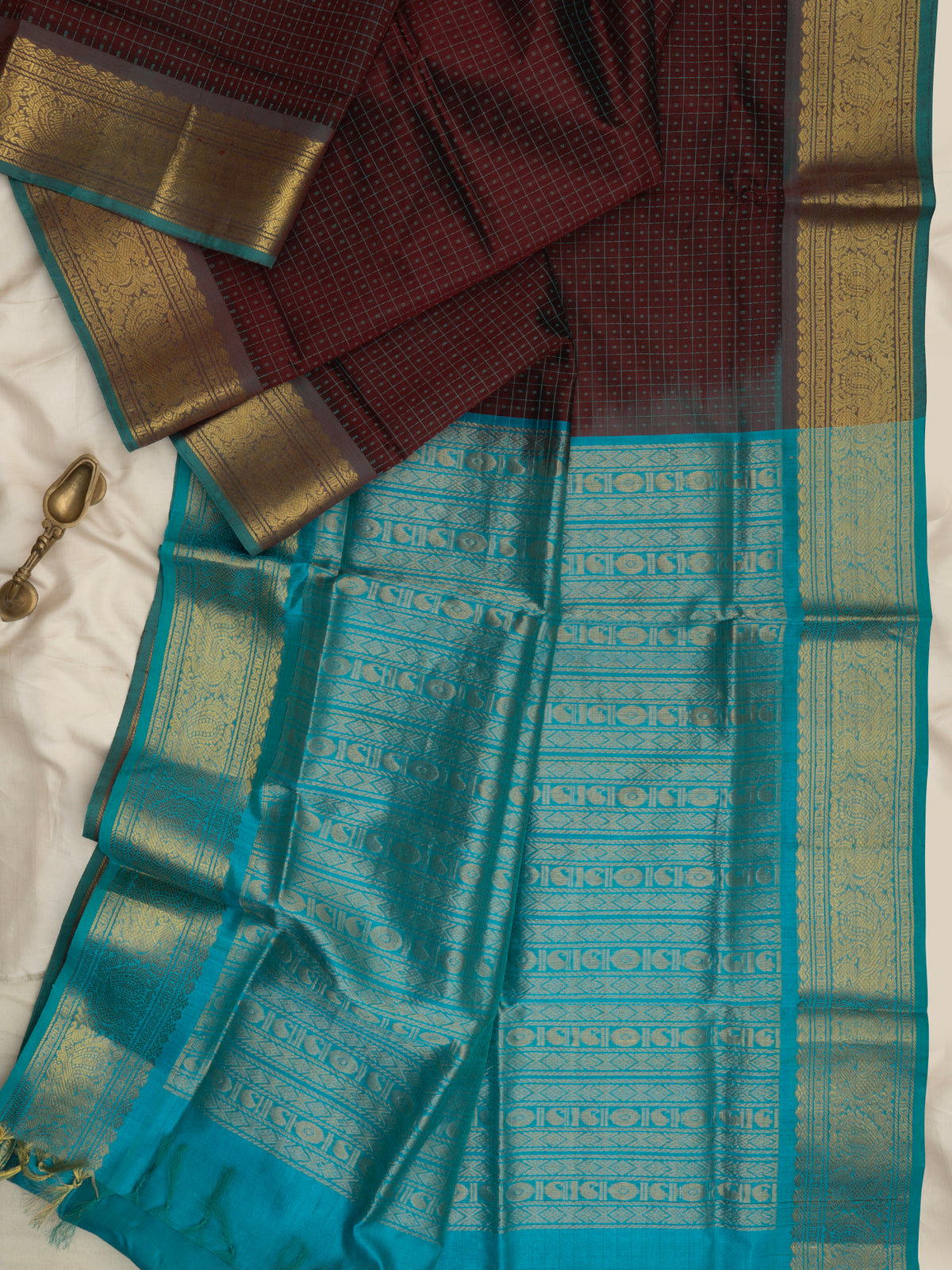 Brown lakshambutta/
Silk Cotton Saree CLSA10418