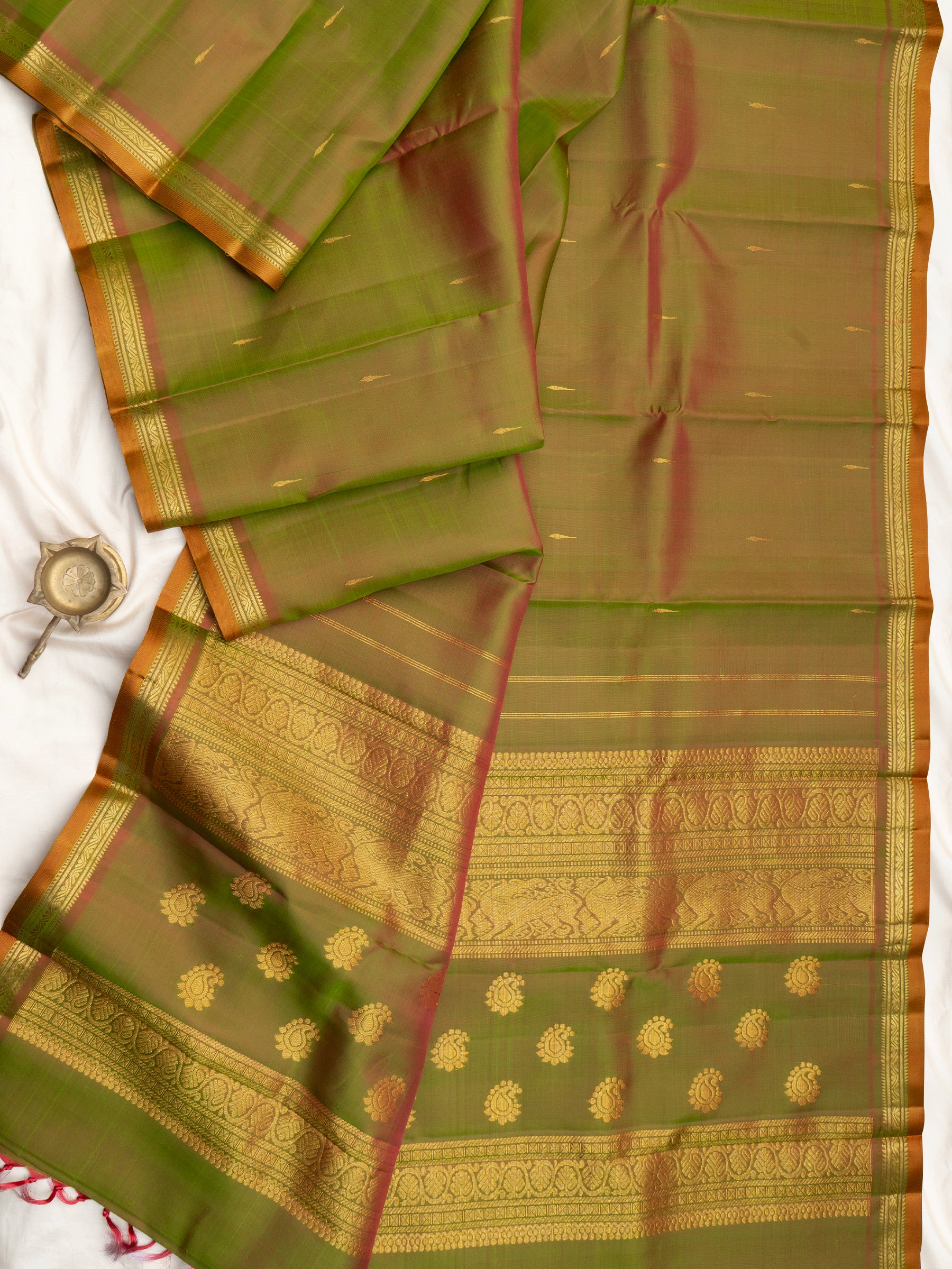Maanthulir shot green small border/ Arani Silk Saree CLSA10843