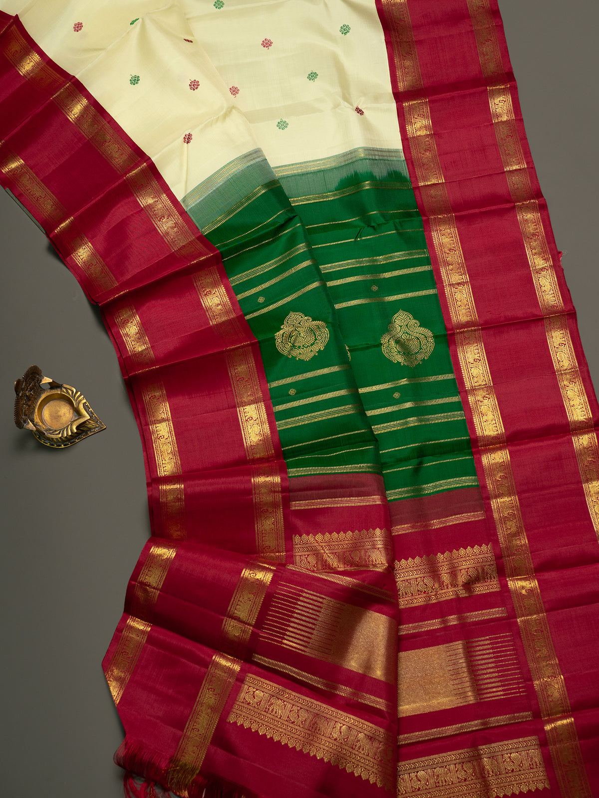 Off white double palla / Kanjipuram Silk Saree CLSA10867