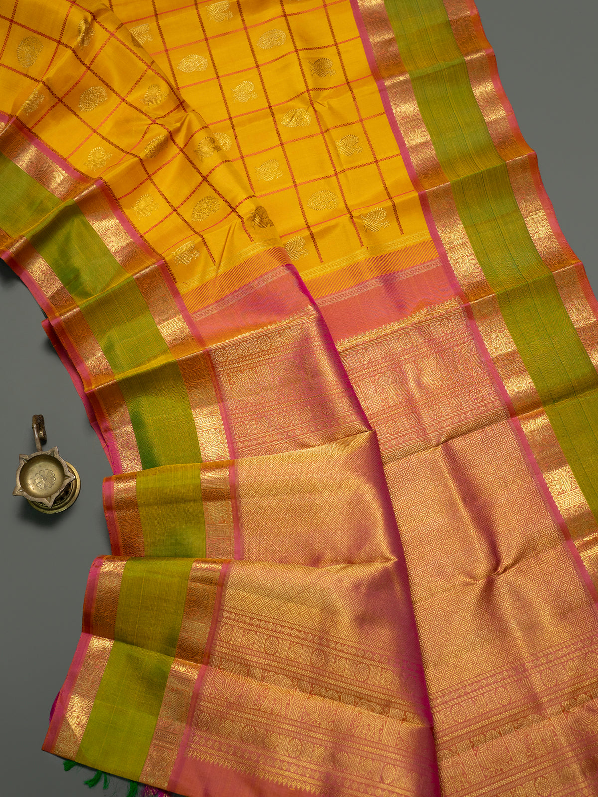 Yellow veldhari Kattam Pure Kanjipuram Silk Saree CLSA11345