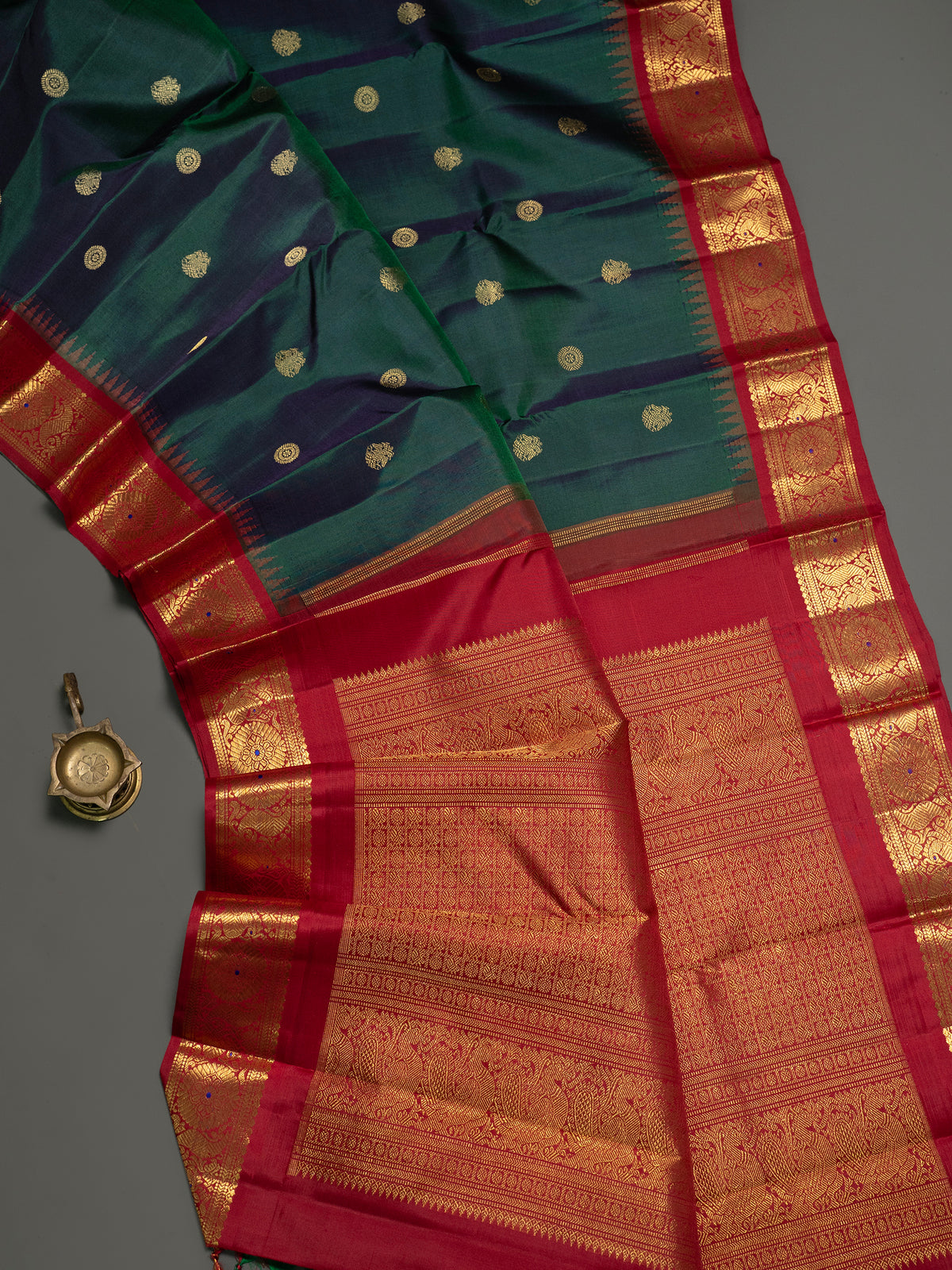 Mayilkazhuthu Korvai / pure Zari Kanjipuram Silk Saree CLSA11393