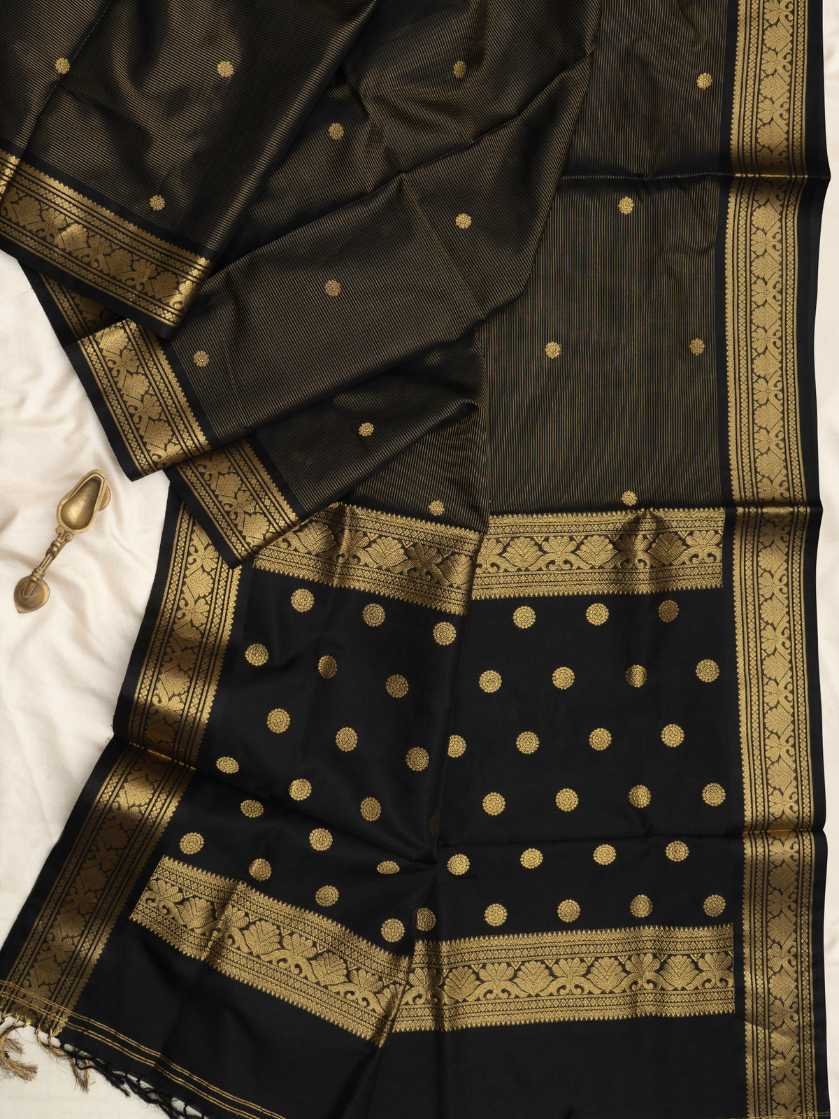 Black vairaoosi Premium / Silk Cotton Saree CLSA11460