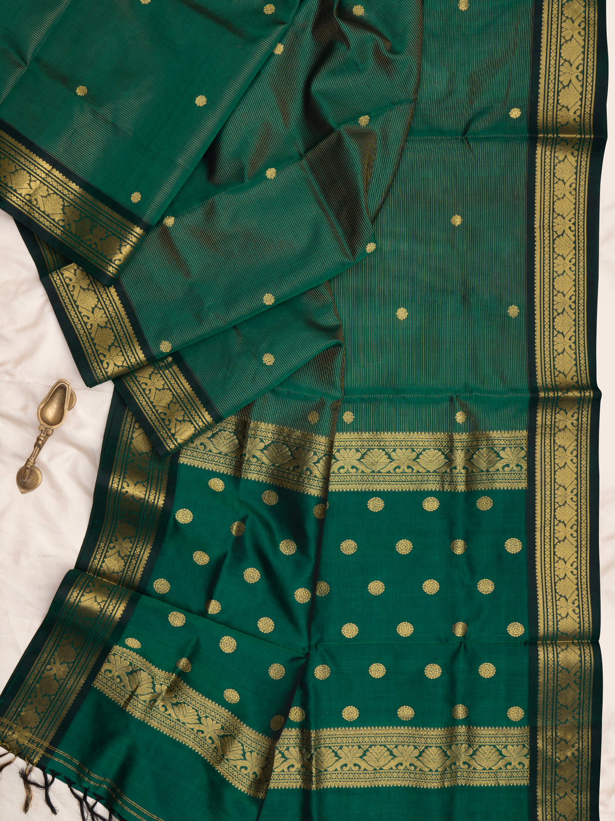 Green vairaoosi Premium /
Silk Cotton Saree CLSA11461