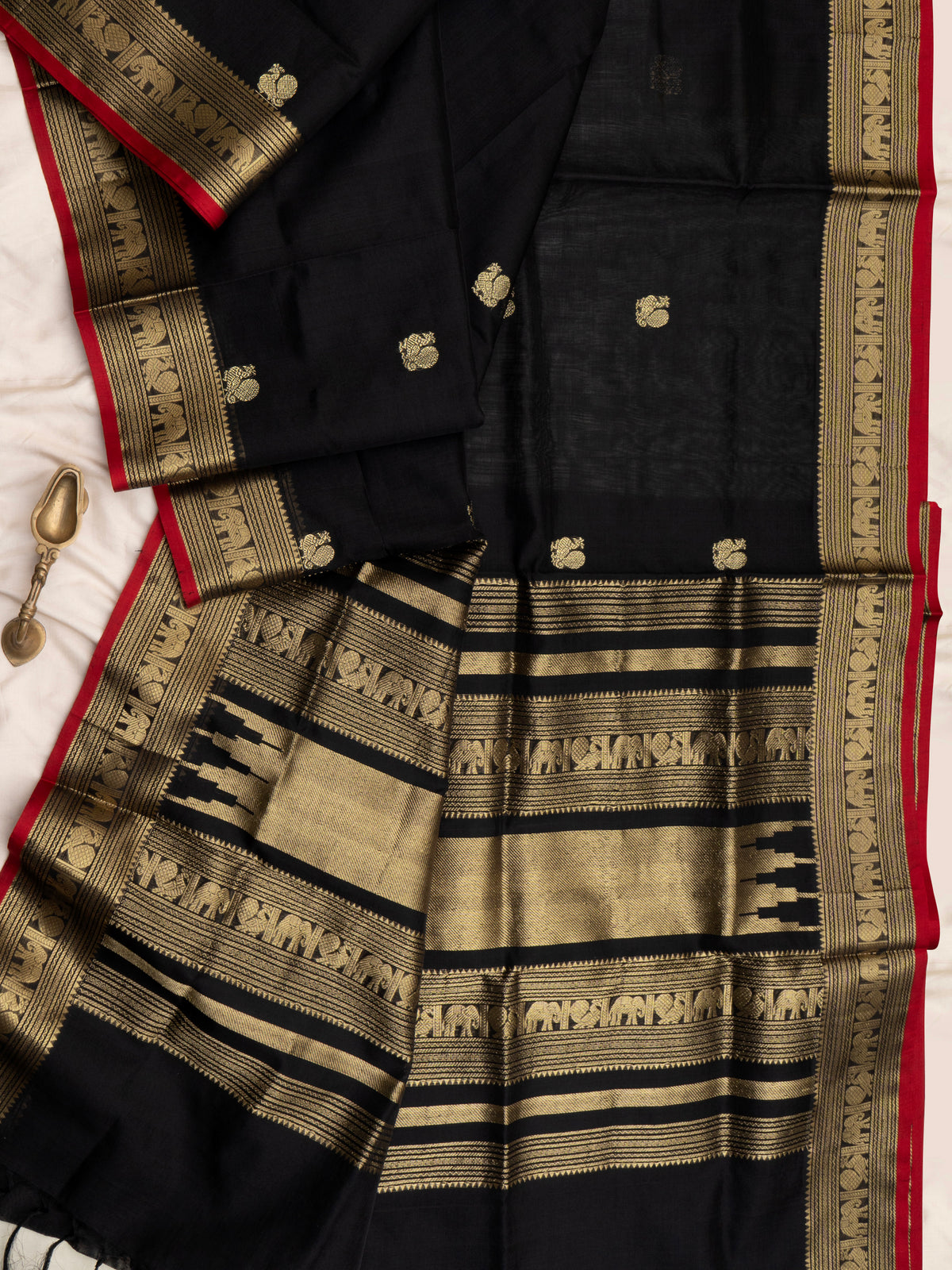 Black bettu butta/ Silk Cotton Saree CLSA11836