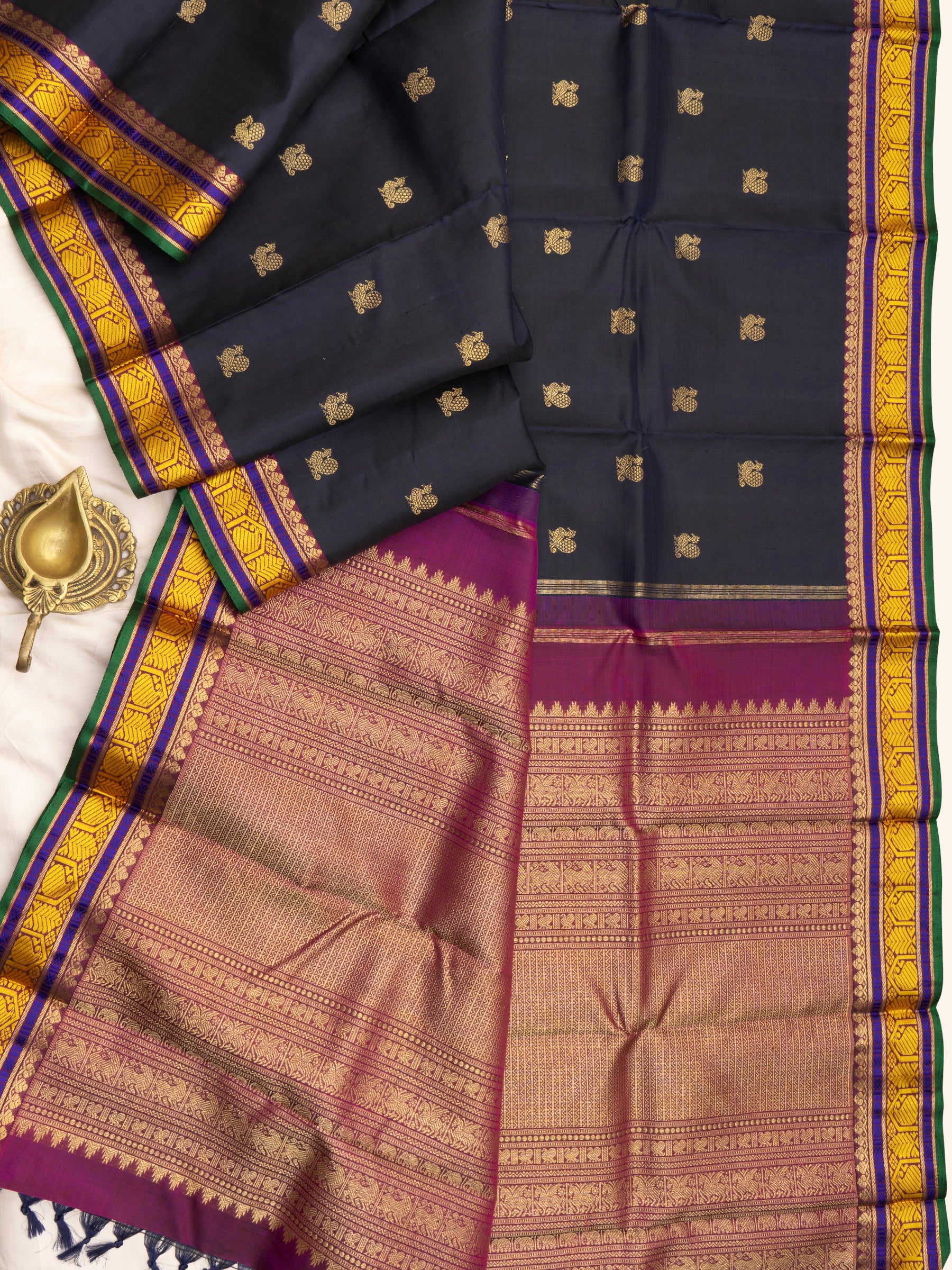Black annam butta / Kanjipuram Silk Saree CLSA316