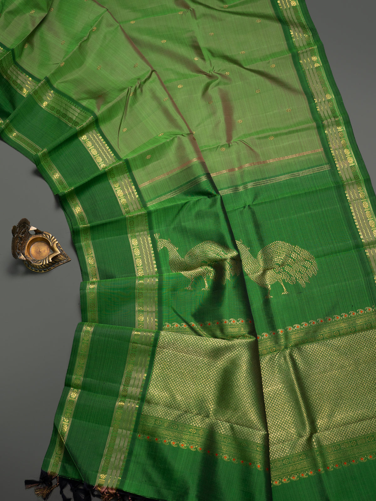 Alli green shot master weaver saree / Kanjipuram Silk Saree CLSA9992