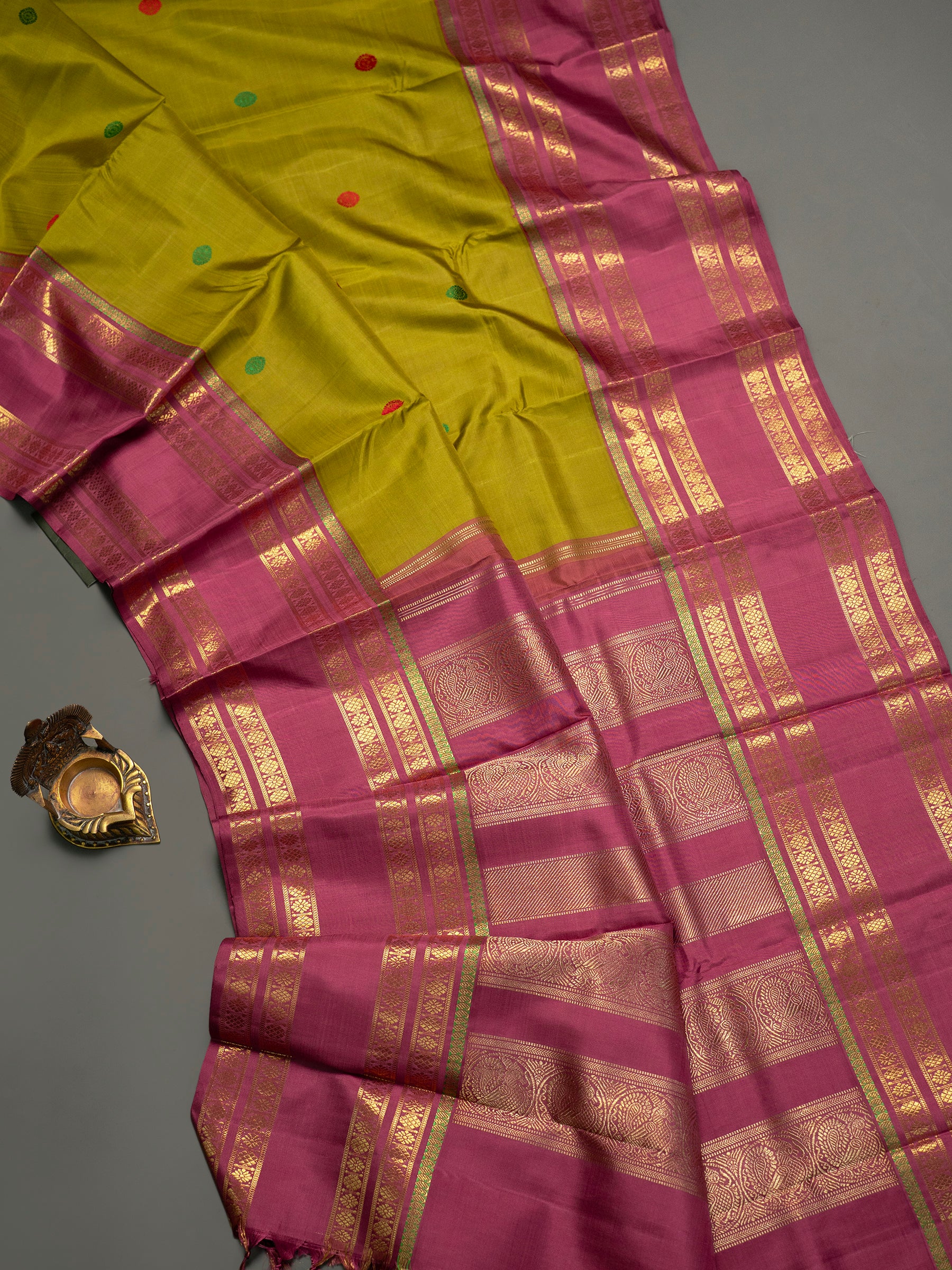 Vintage olive green retta pet Kanjipuram Silk Saree CLSA4657