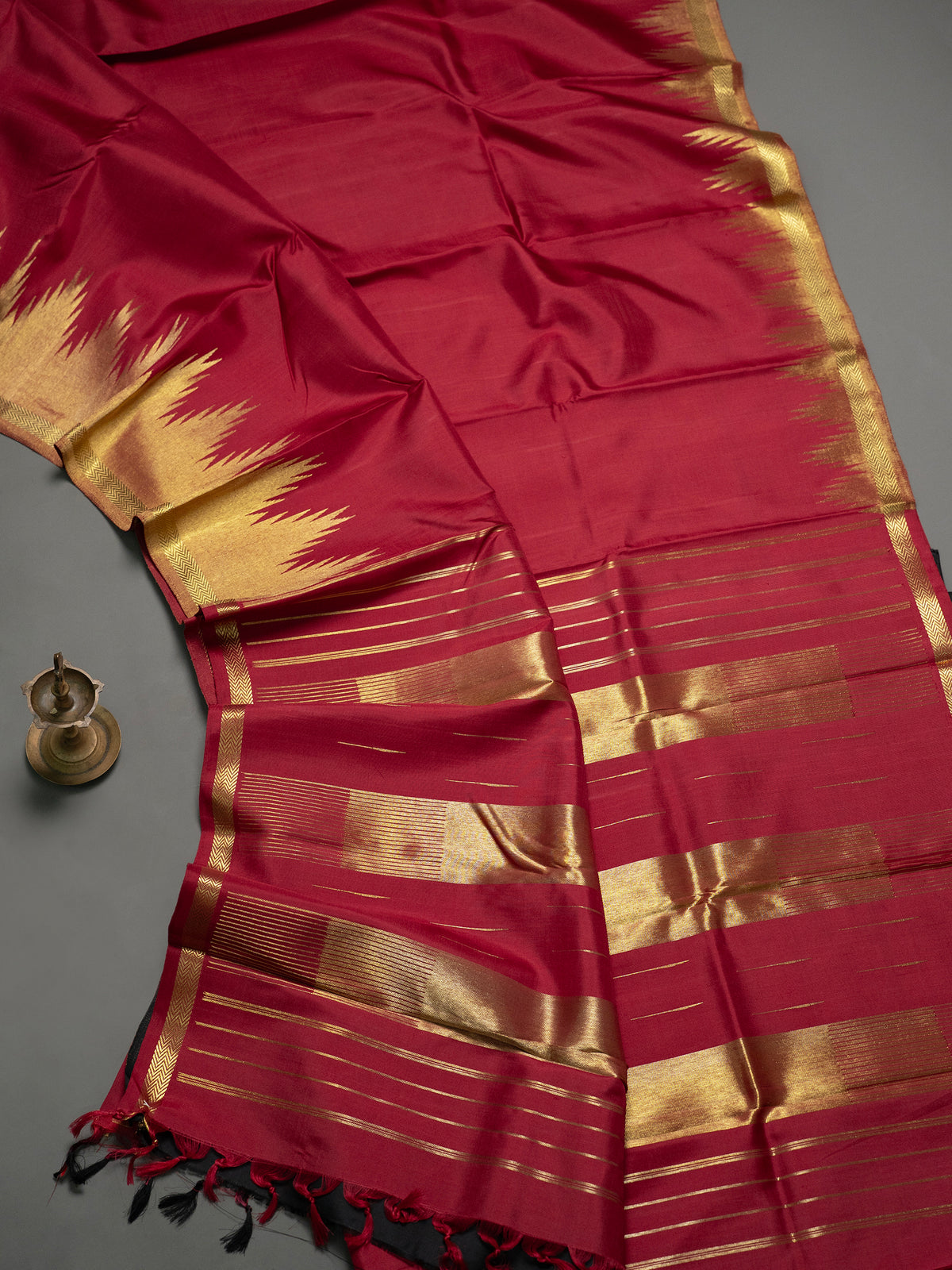 Red 8 kol temple border/ Kanjipuram Silk Saree CLSA476