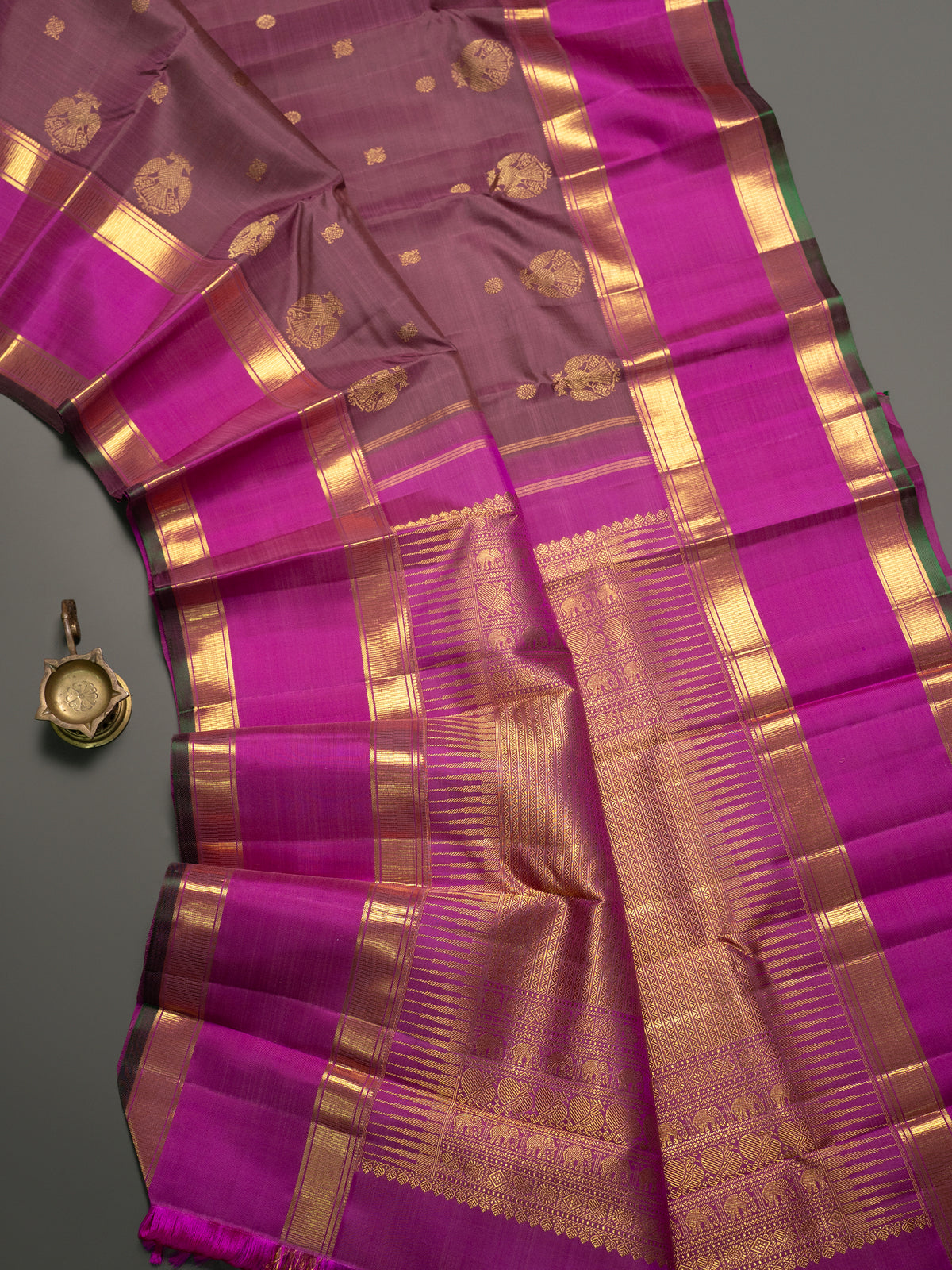 Unusal mauve bettu butta rettapet border/ Kanjipuram Silk Saree