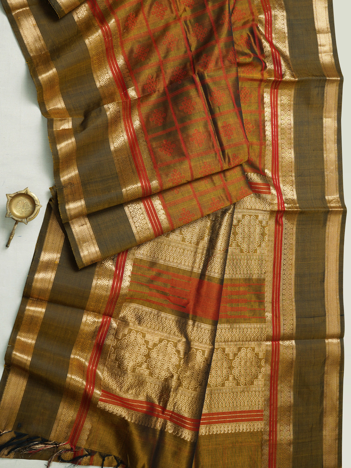 Green shot rust kolam butta /Silk Cotton