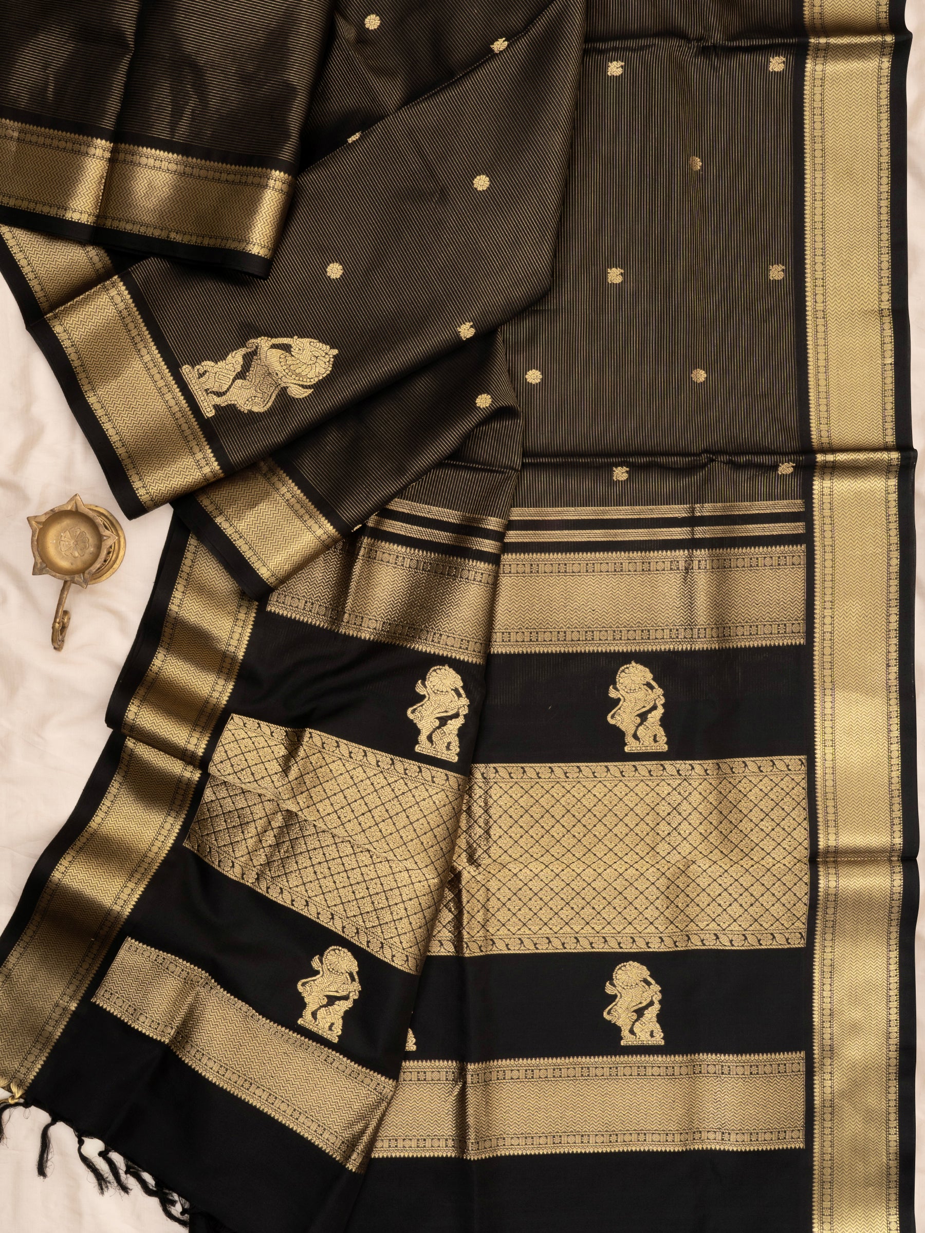 Kanchana brown yazhli bettu butta/ Premium Silk Cotton Saree CLSA6672