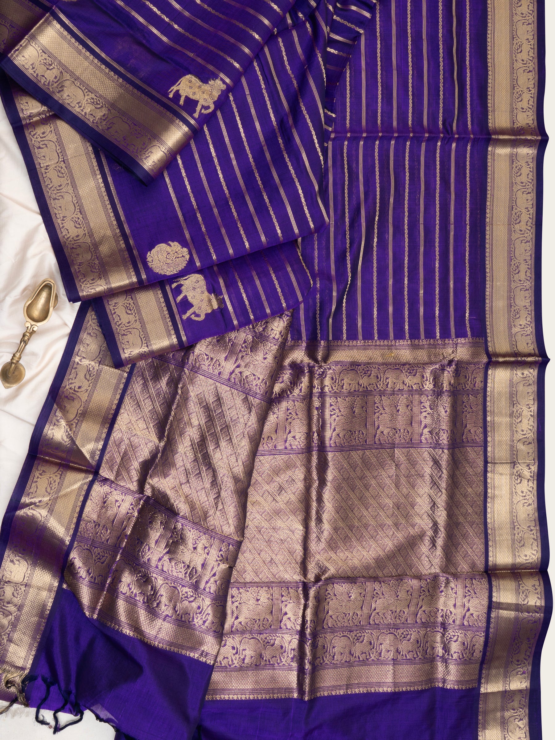 Violet komatha and annam bettu butta/ Silk Cotton Saree CLSA6820