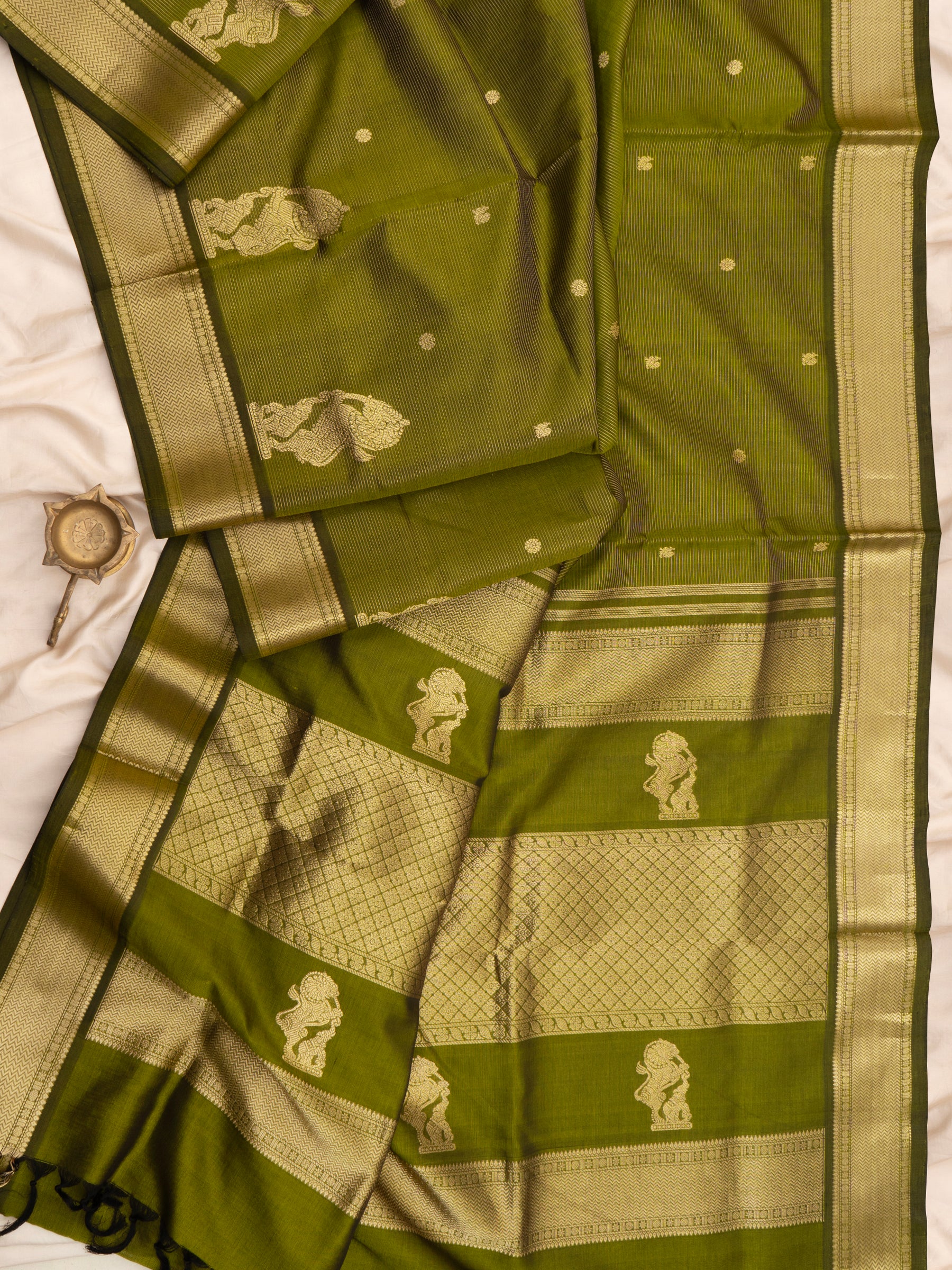 Leaf green yazhli bettu butta/ Premium Silk Cotton Saree CLSA7130