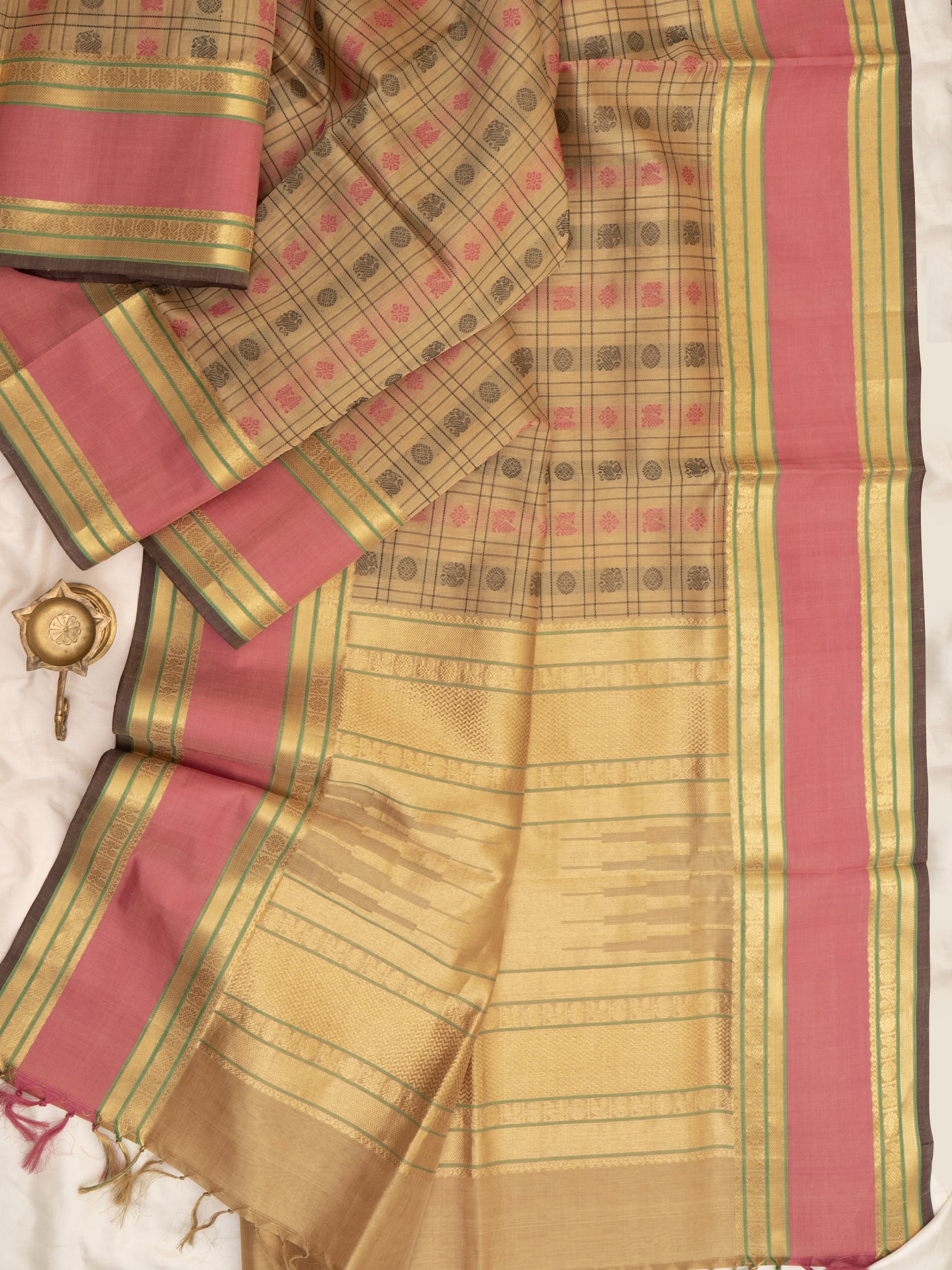 Beige kattam multi butta / Silk Cotton Saree CLSA7318